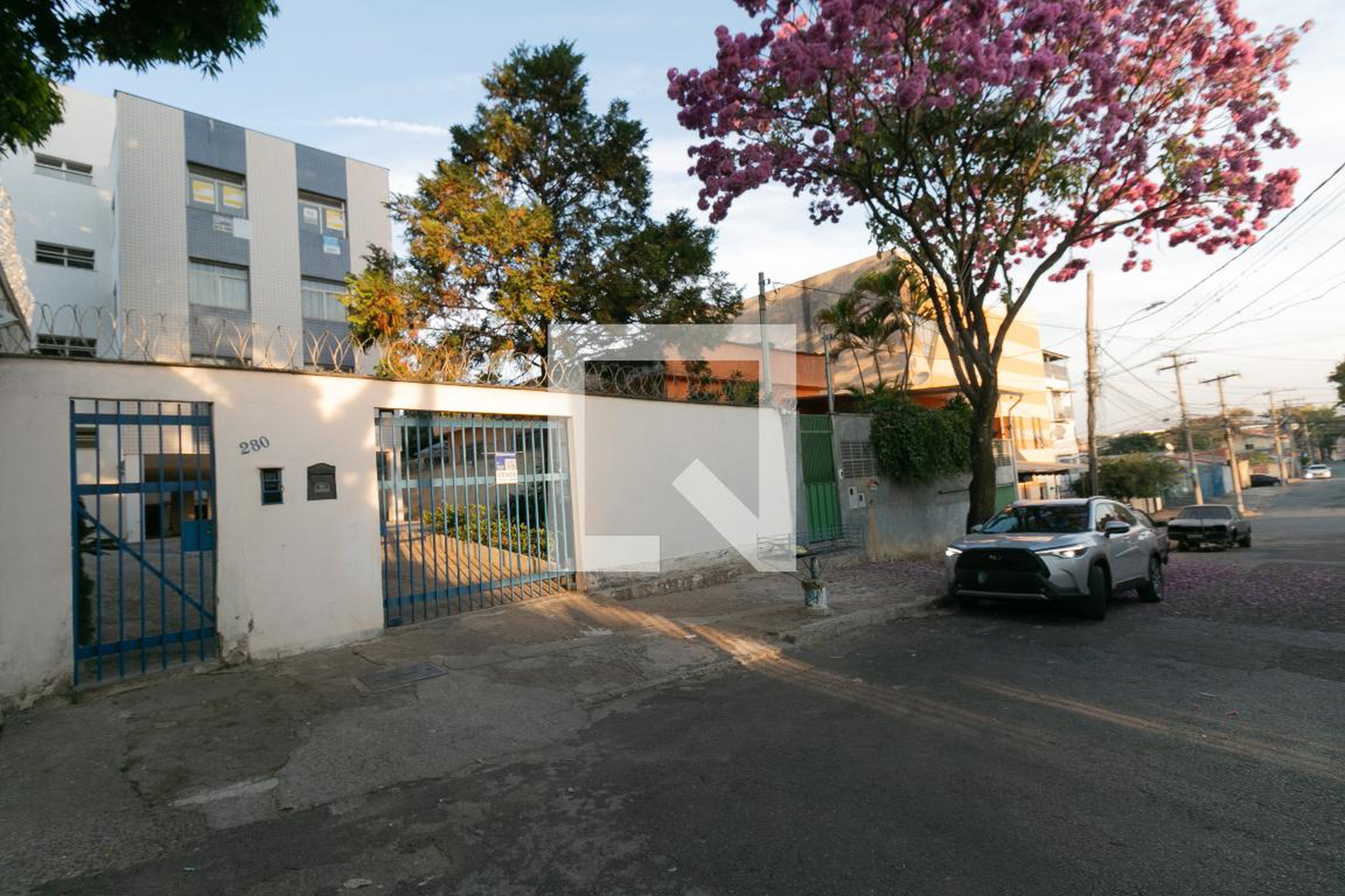 Fachada Condomínio em Rua Rita Nunes Leite, 280