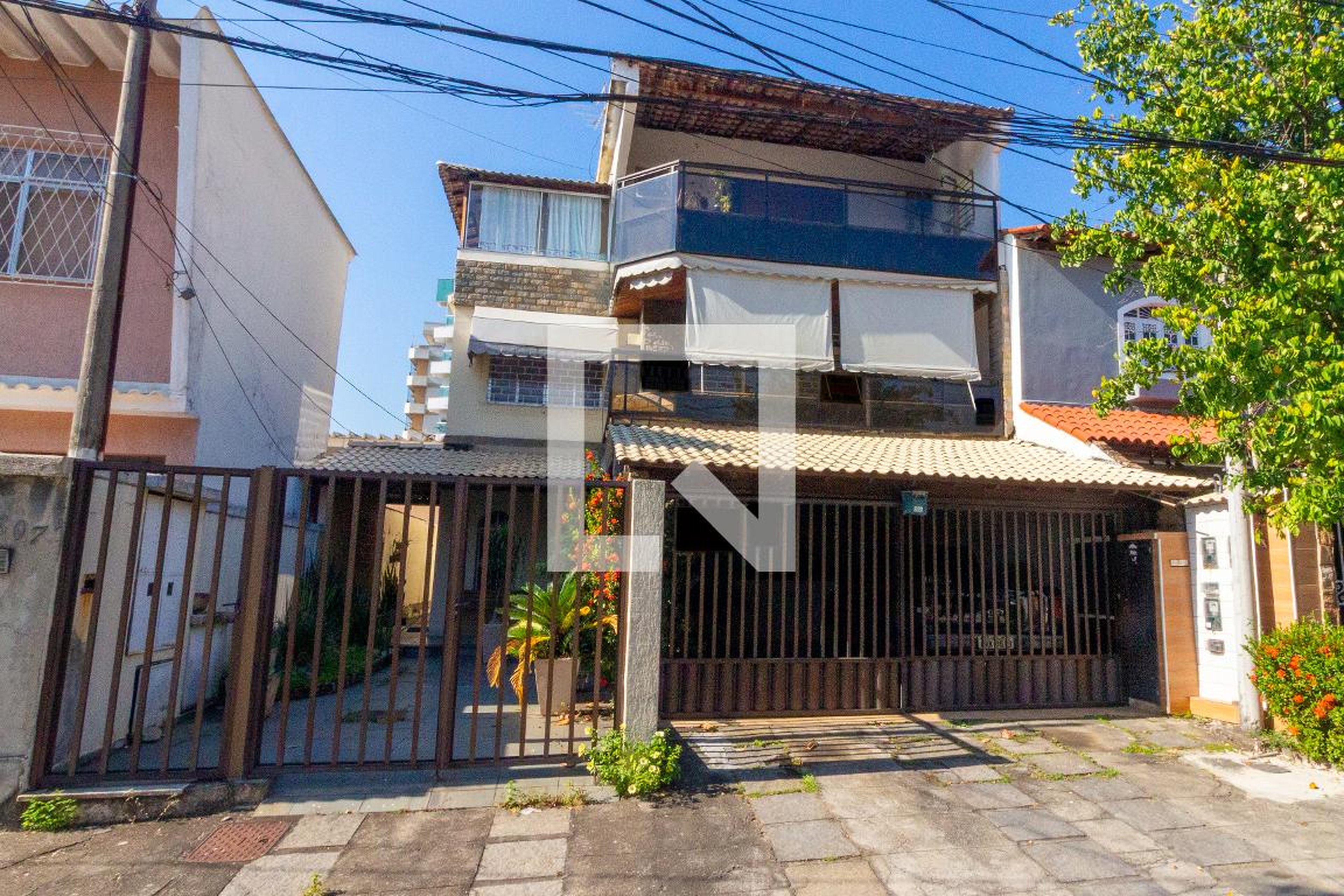 Fachada do Prédio Condomínio em Rua Alves do Vale, 607