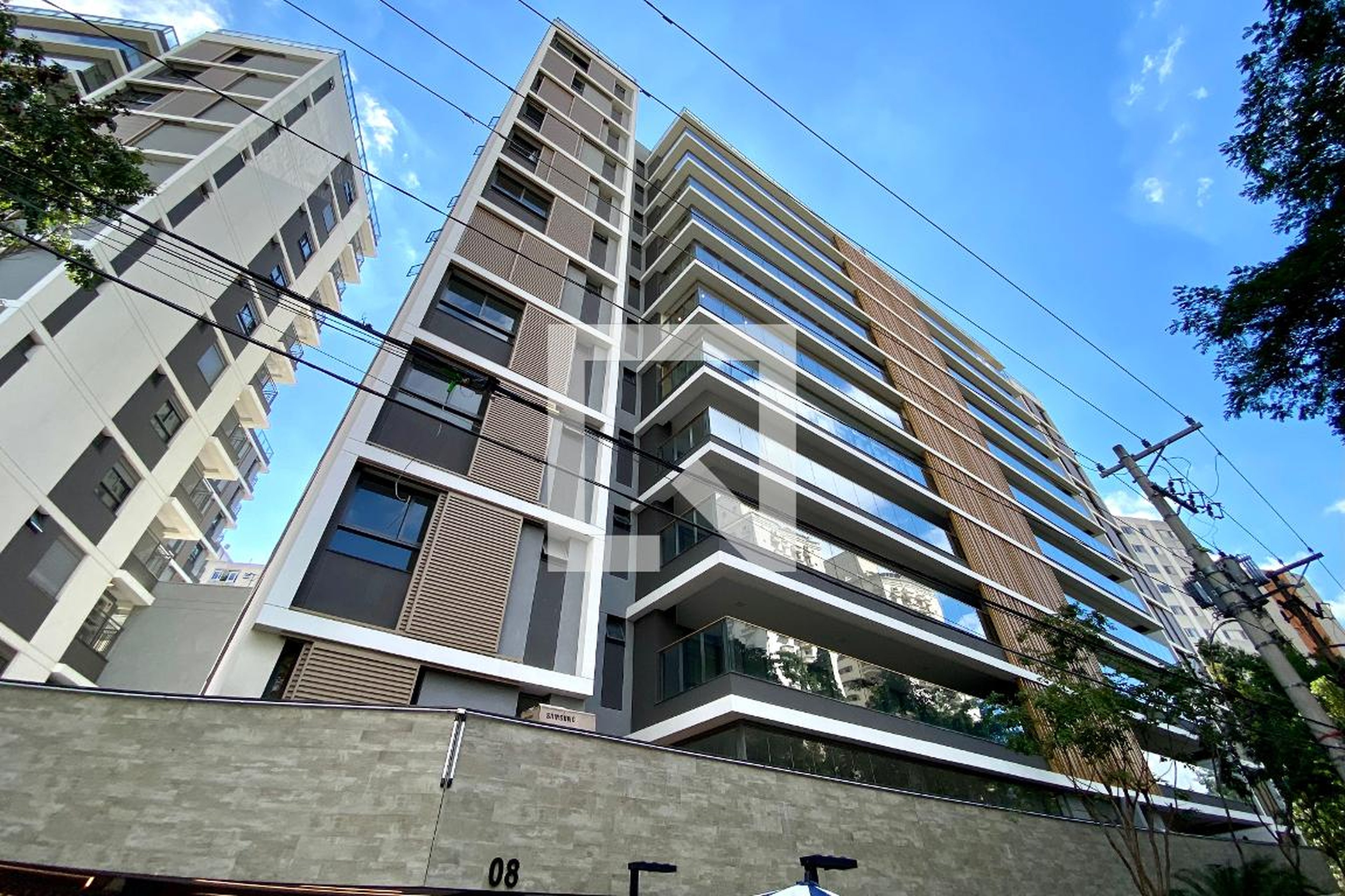 Fachada Condomínio em Praça Irmãos Karmam, 100