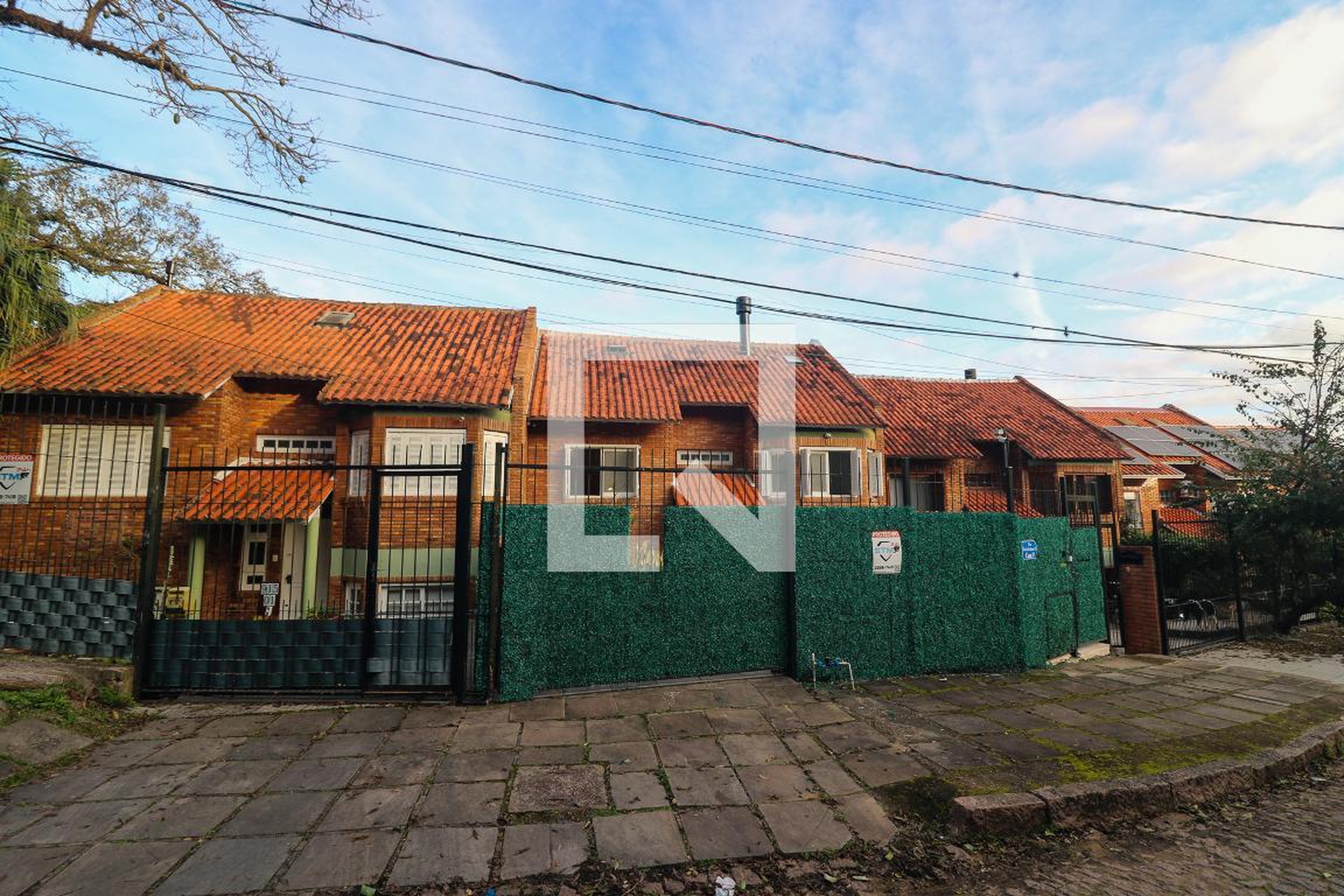 Fachada do condomínio Condomínio em Rua Simão Bolivar, 915