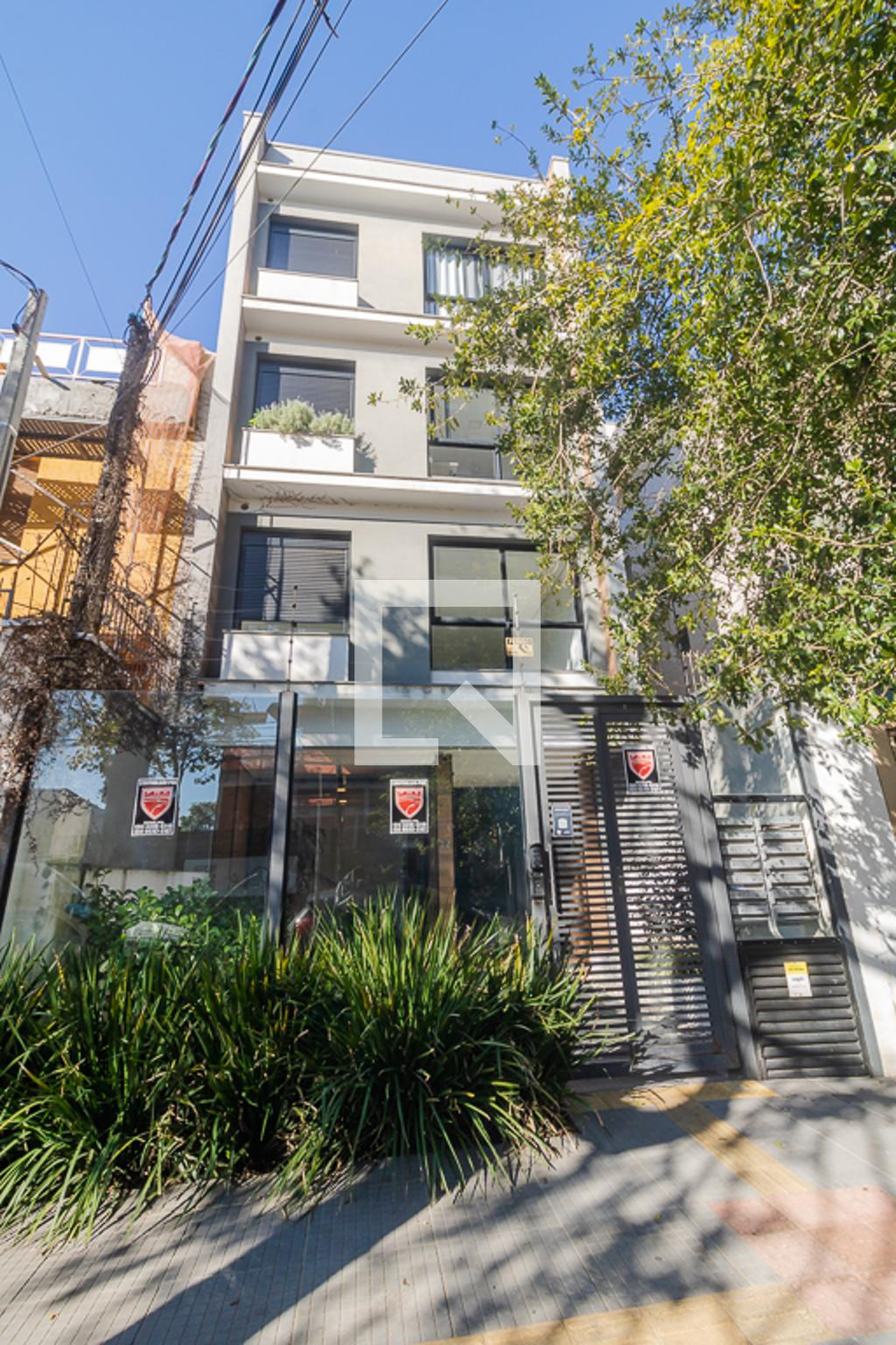 Fachada Condomínio em Rua Gonçalves Dias, 12