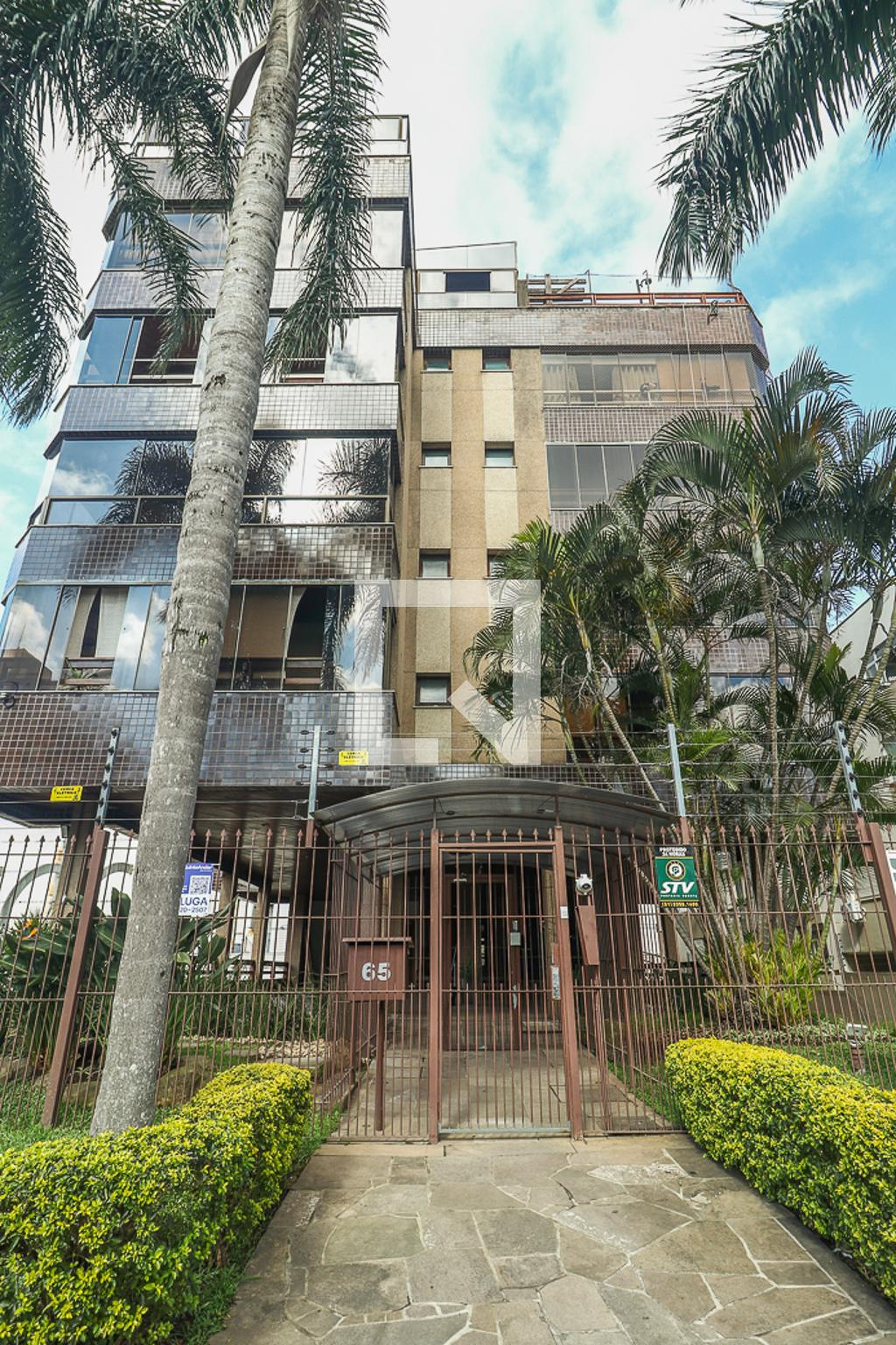 Fachada Condomínio em Rua Cipó, 504