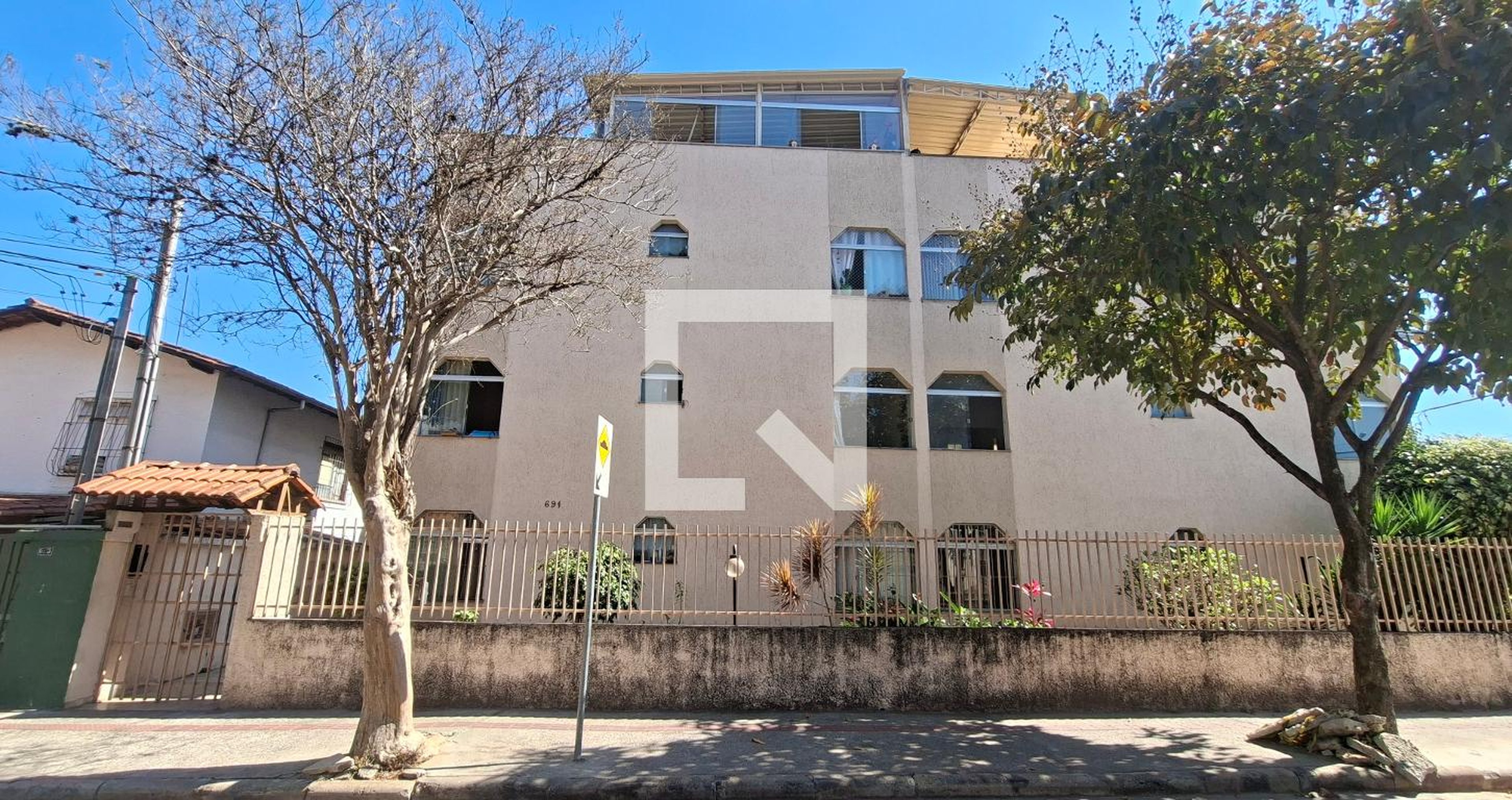 Fachada Condomínio em Rua Apucarana, 691