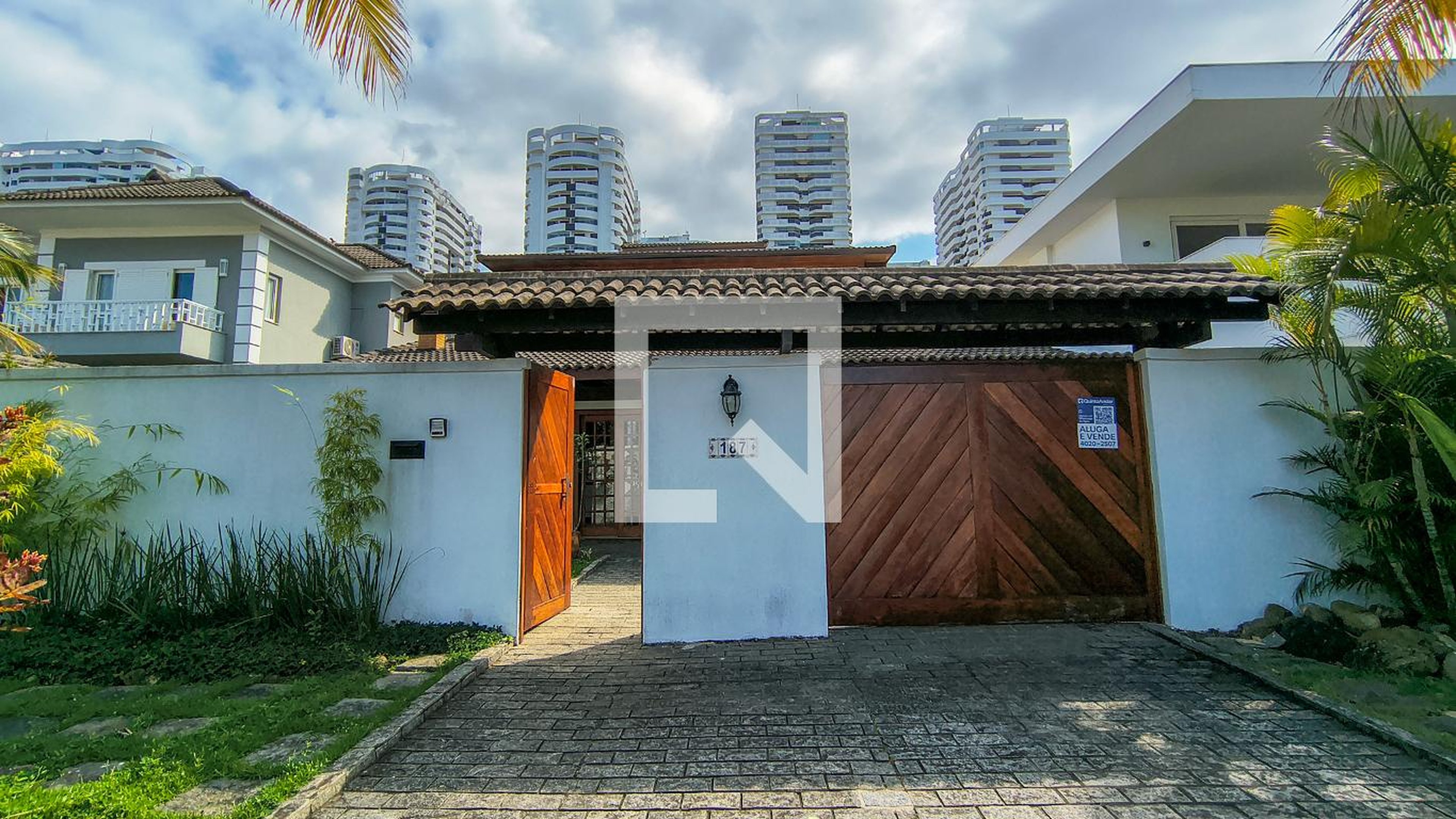 Fachada Condomínio em Rua Jorge Angel Livraga, 187