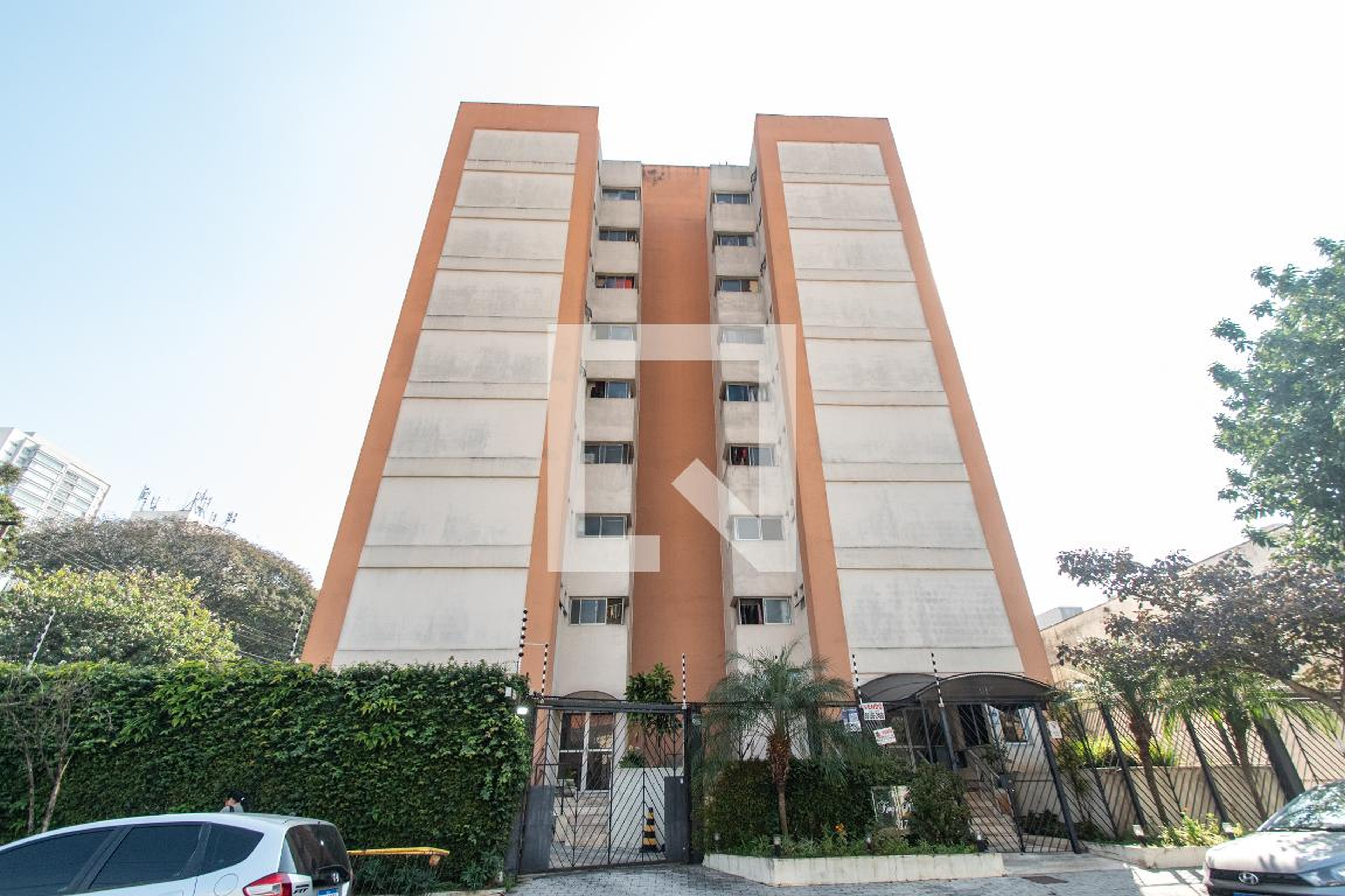 Fachada Condomínio em Rua Dona Leopoldina, 571