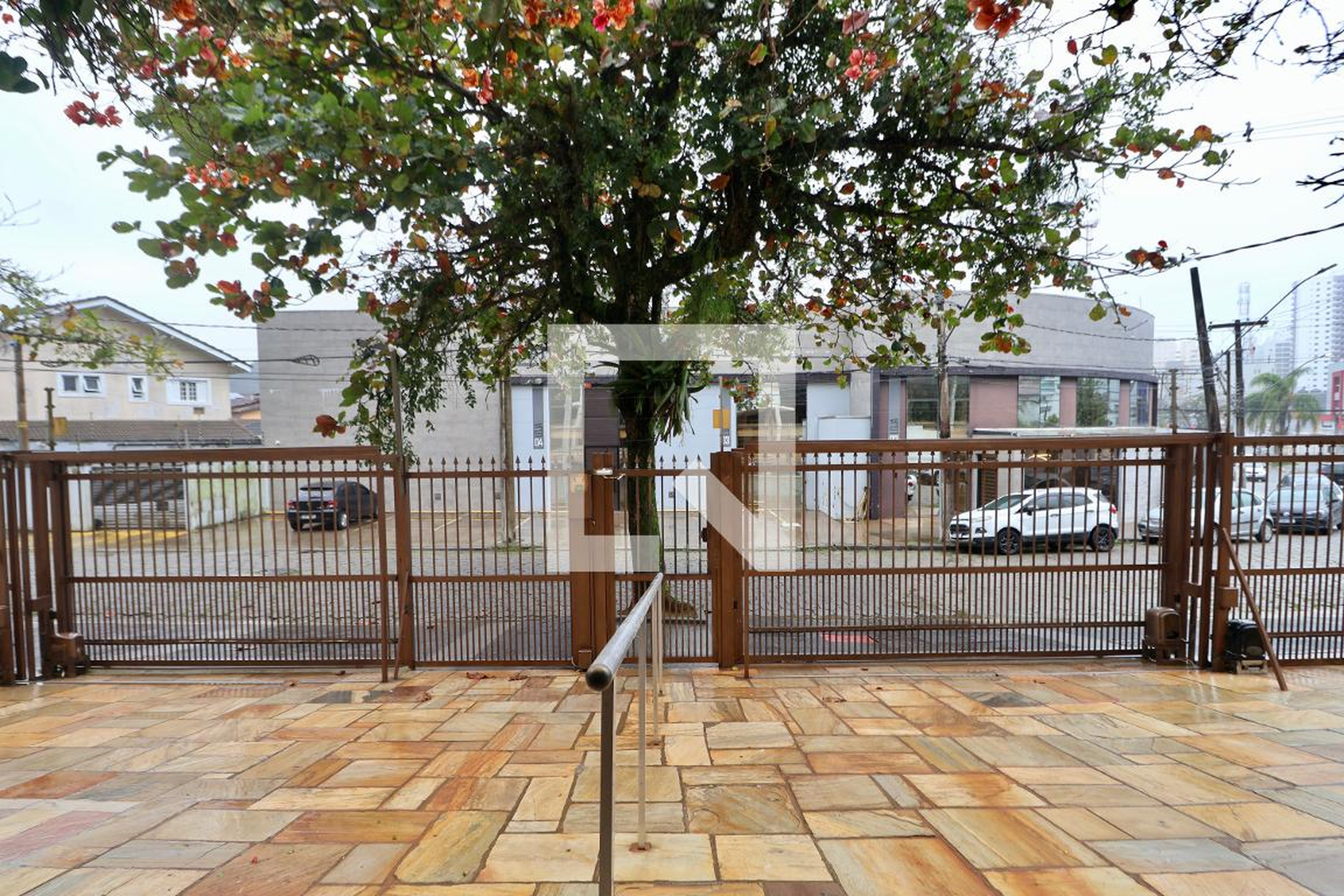 Fachada Condomínio em Rua Jordano de Paiva, 49