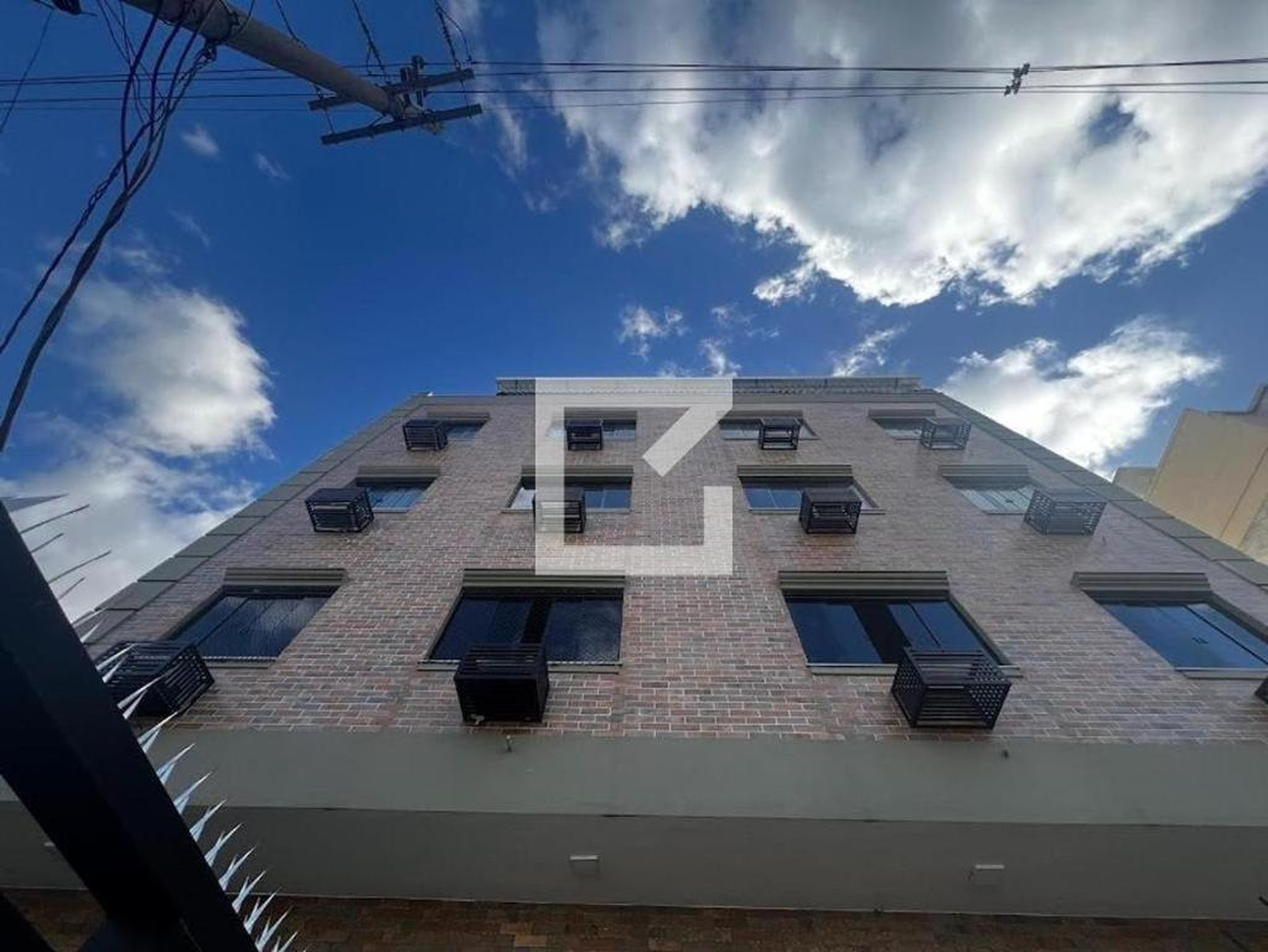 Fachada Condomínio em Rua Edite C Estrela, 64