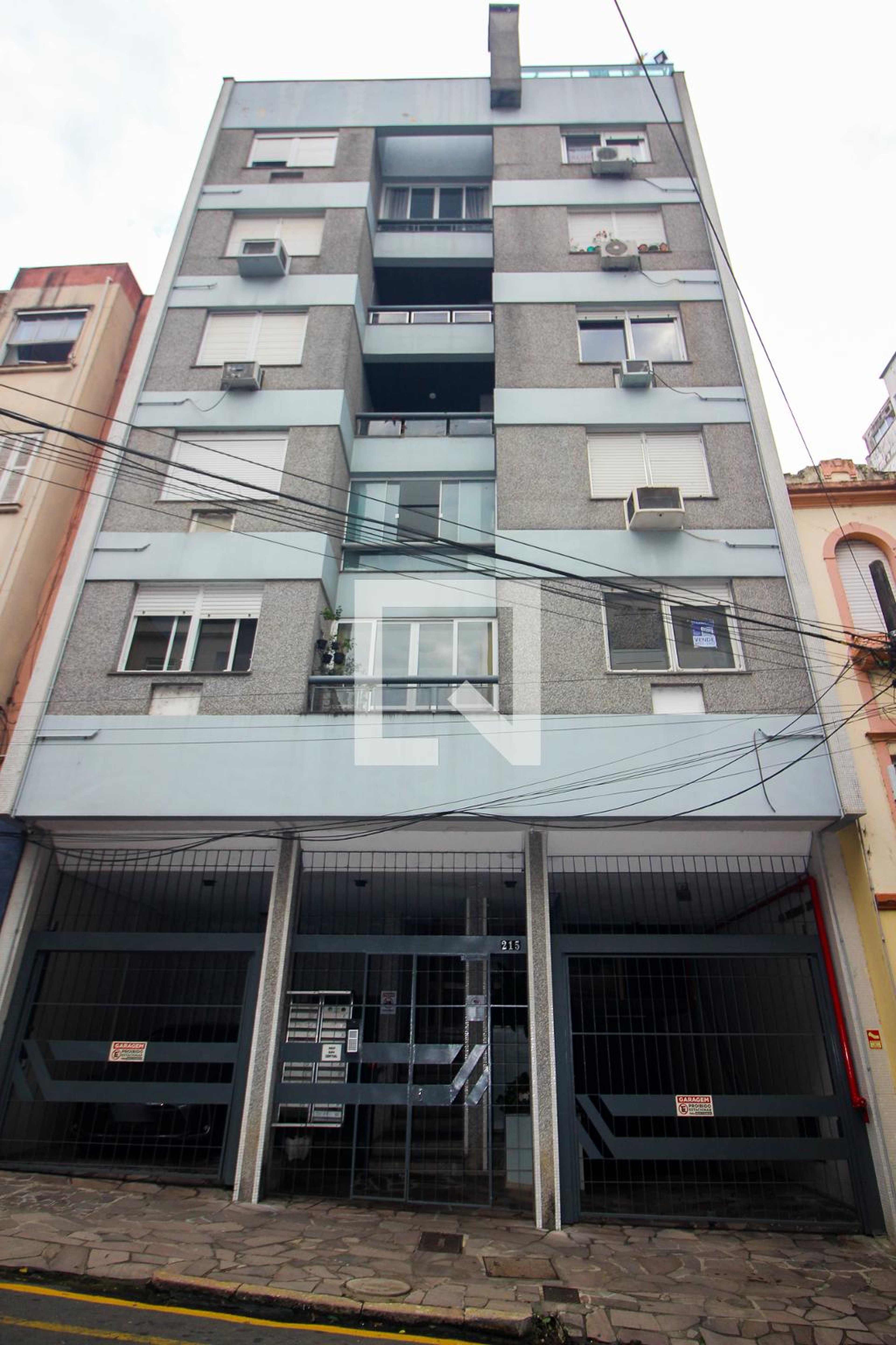 Fachada do Prédio Condomínio em Rua General Vasco Alves, 215