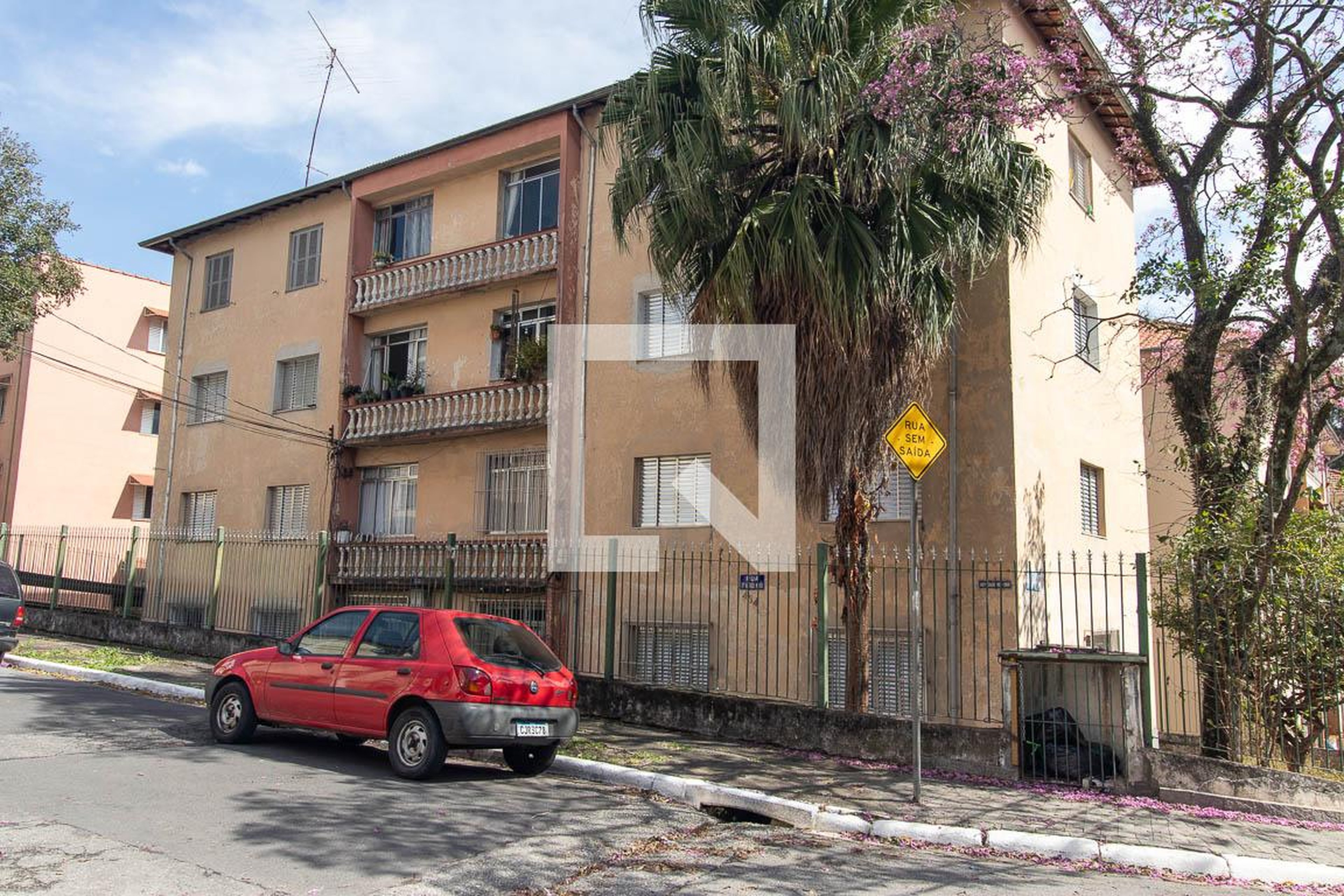 Fachada Condomínio em Rua Doutor Henrique Meyer, 484