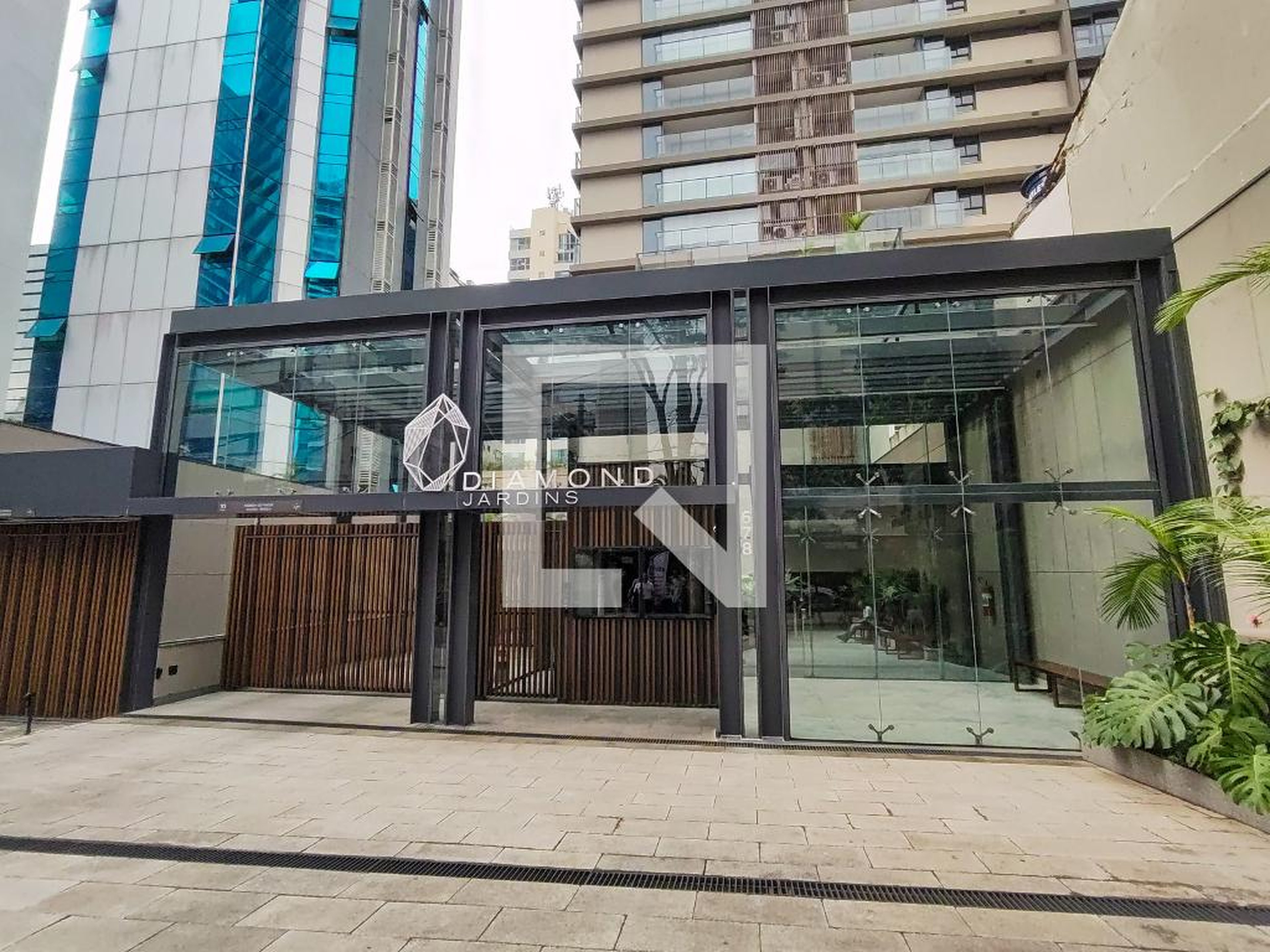 Fachada Condomínio em Rua José Maria Lisboa, 6786