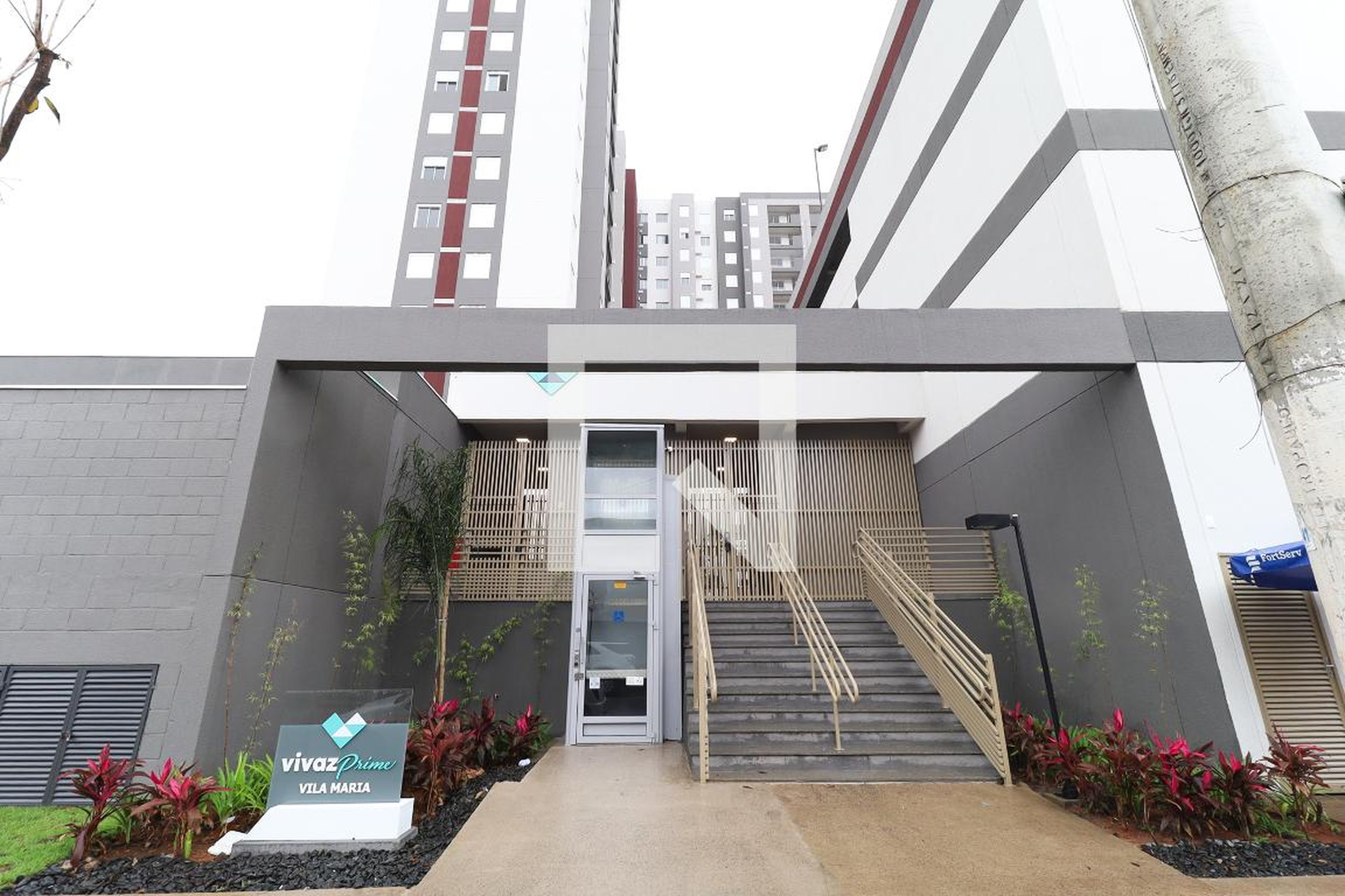 Fachada Condomínio em Rua Magarinos Torres, 11