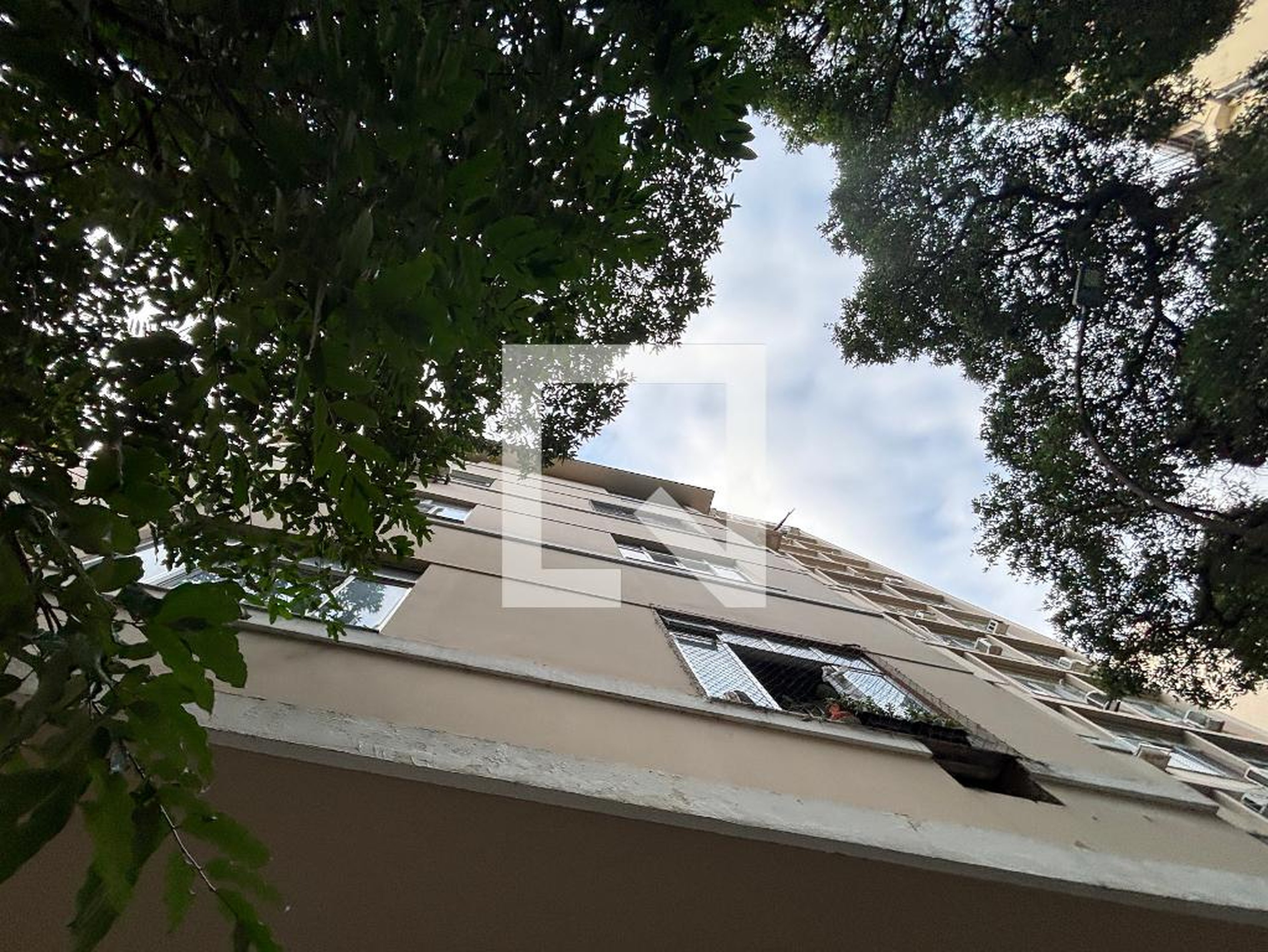 Fachada Condomínio em Rua Ministro Viveiros de Castro, 82