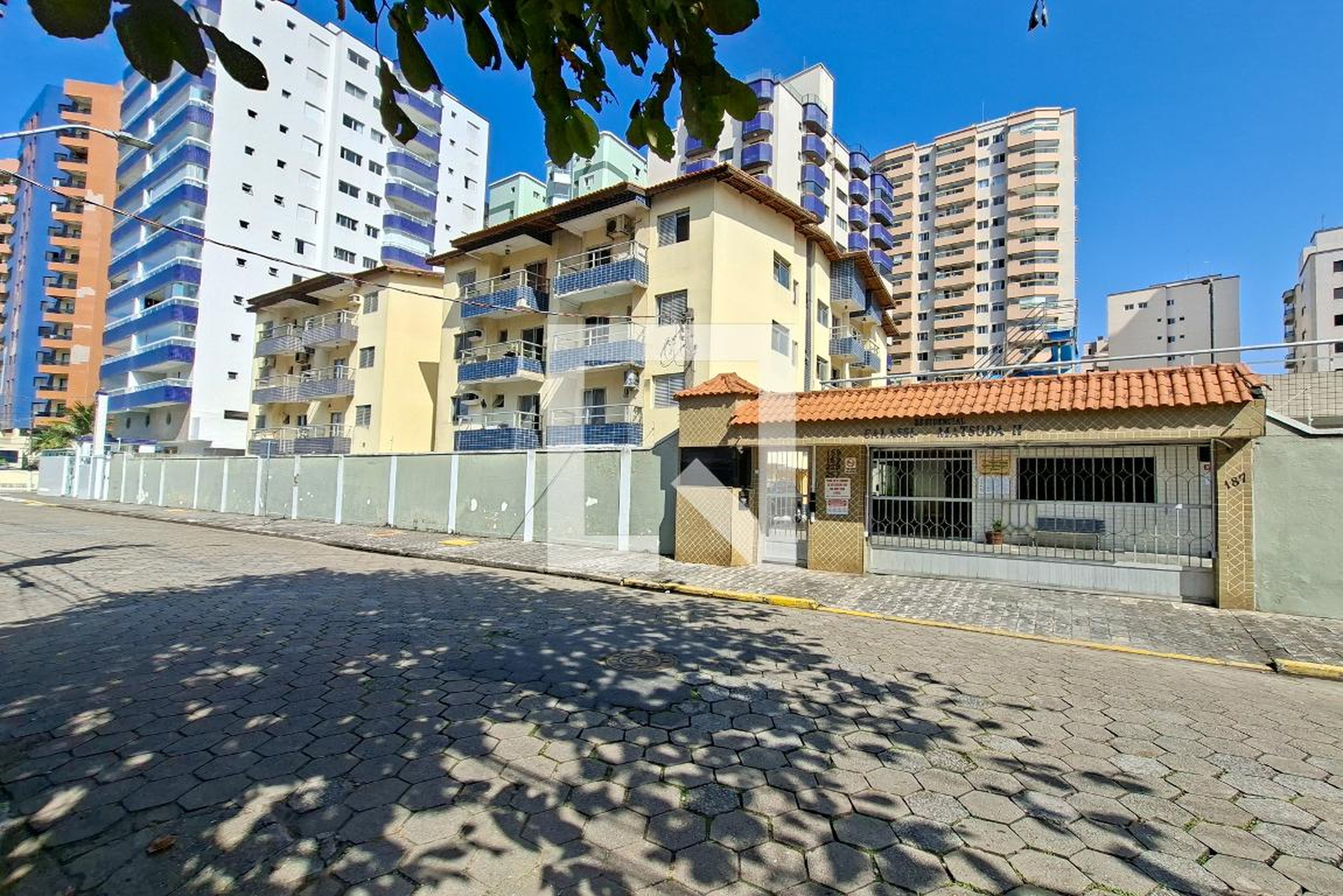 Fachada do Prédio Condomínio em Rua Joaquim Teixeira de Carvalho, 169