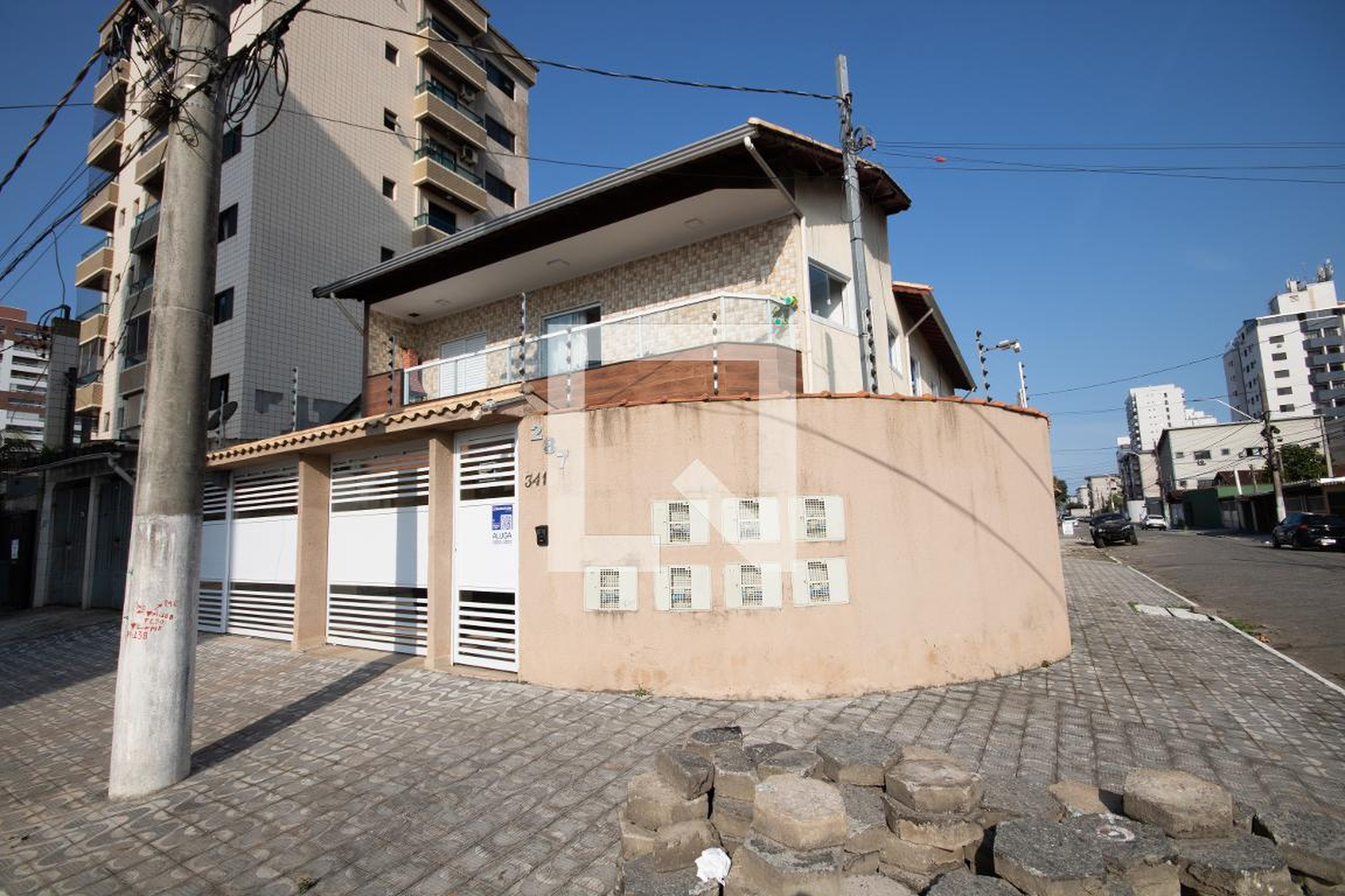 Fachada Condomínio em Rua Chile, 341