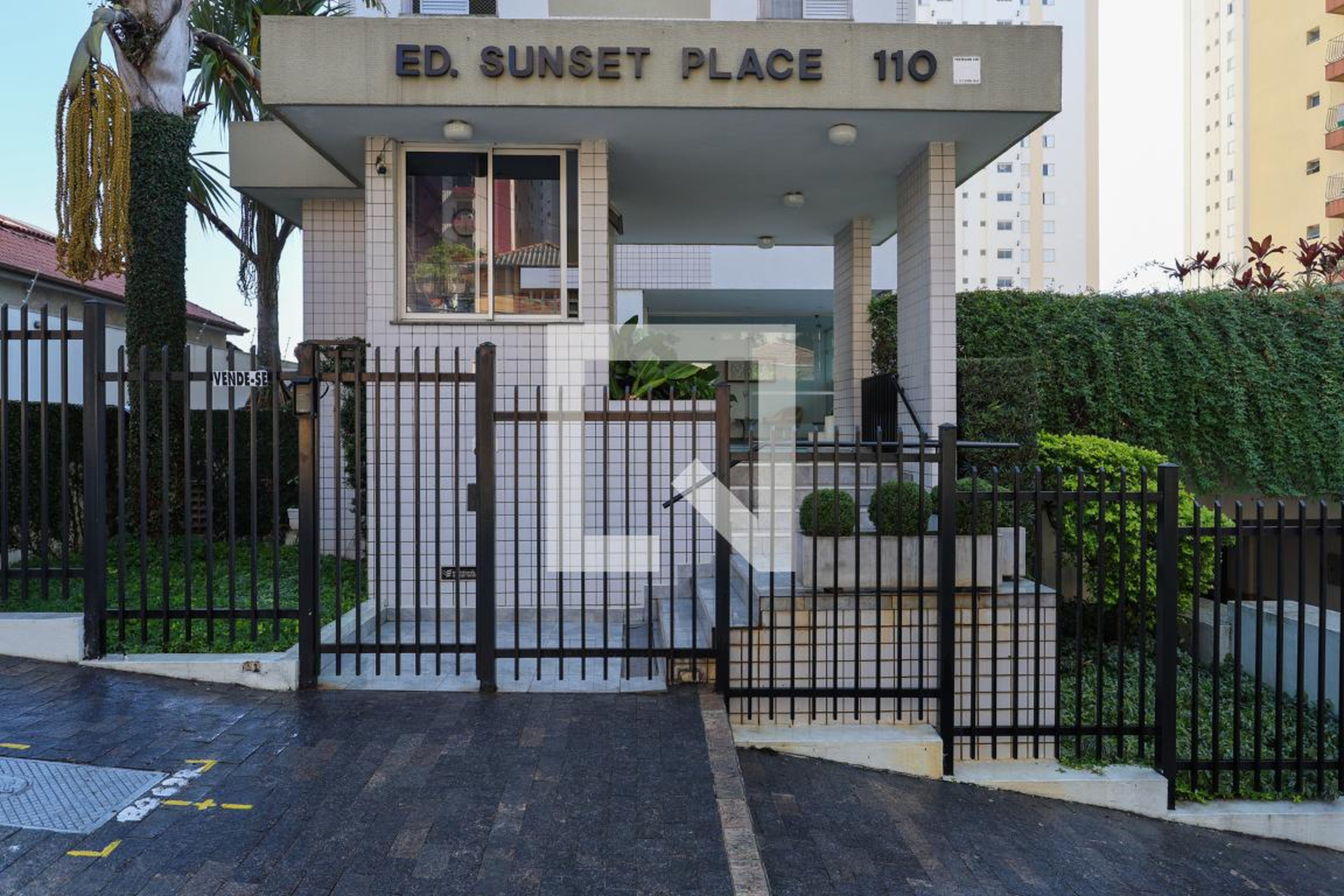Fachada do condomínio Edifício Sunset Place