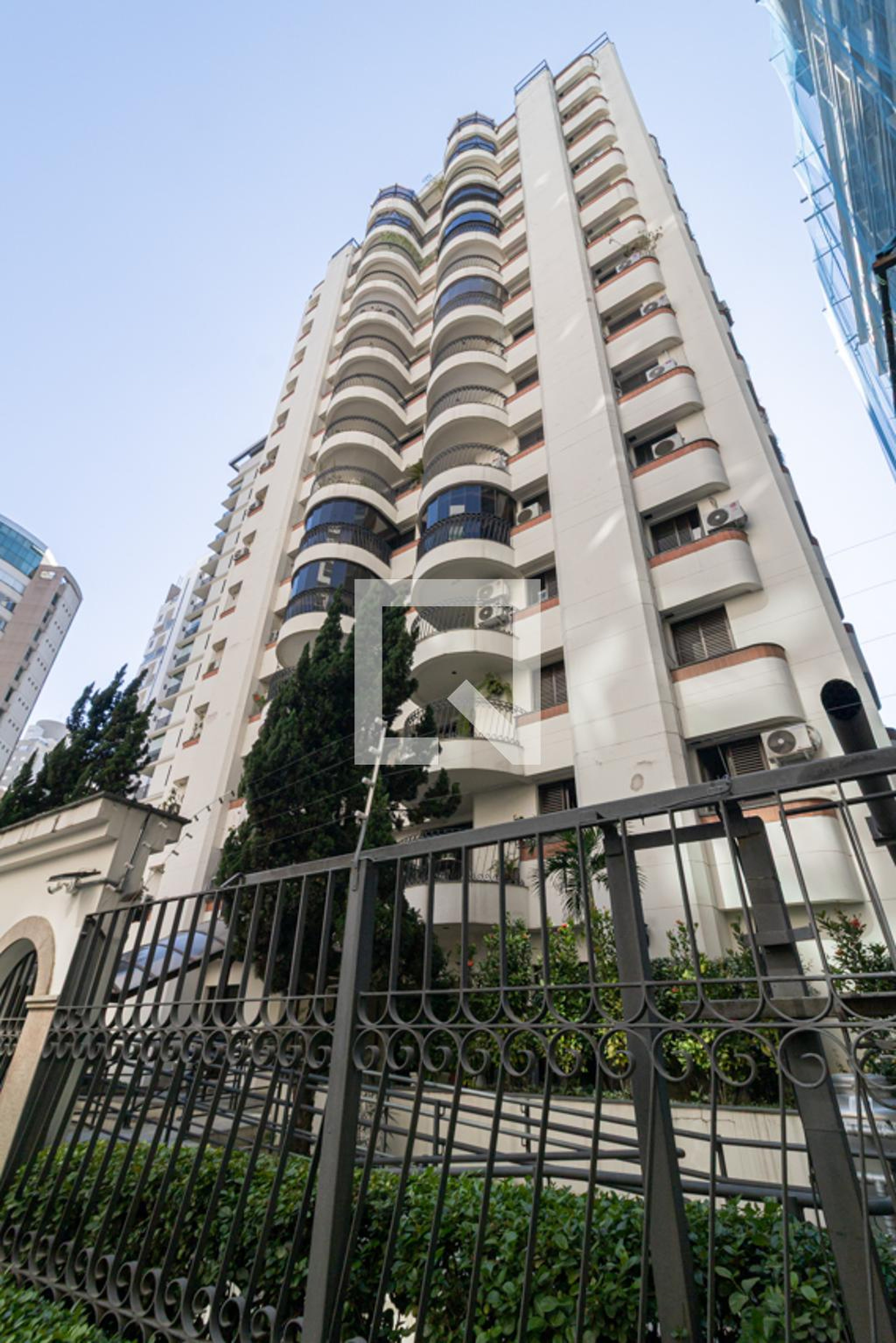 Fachada do Prédio Condomínio Maison George V