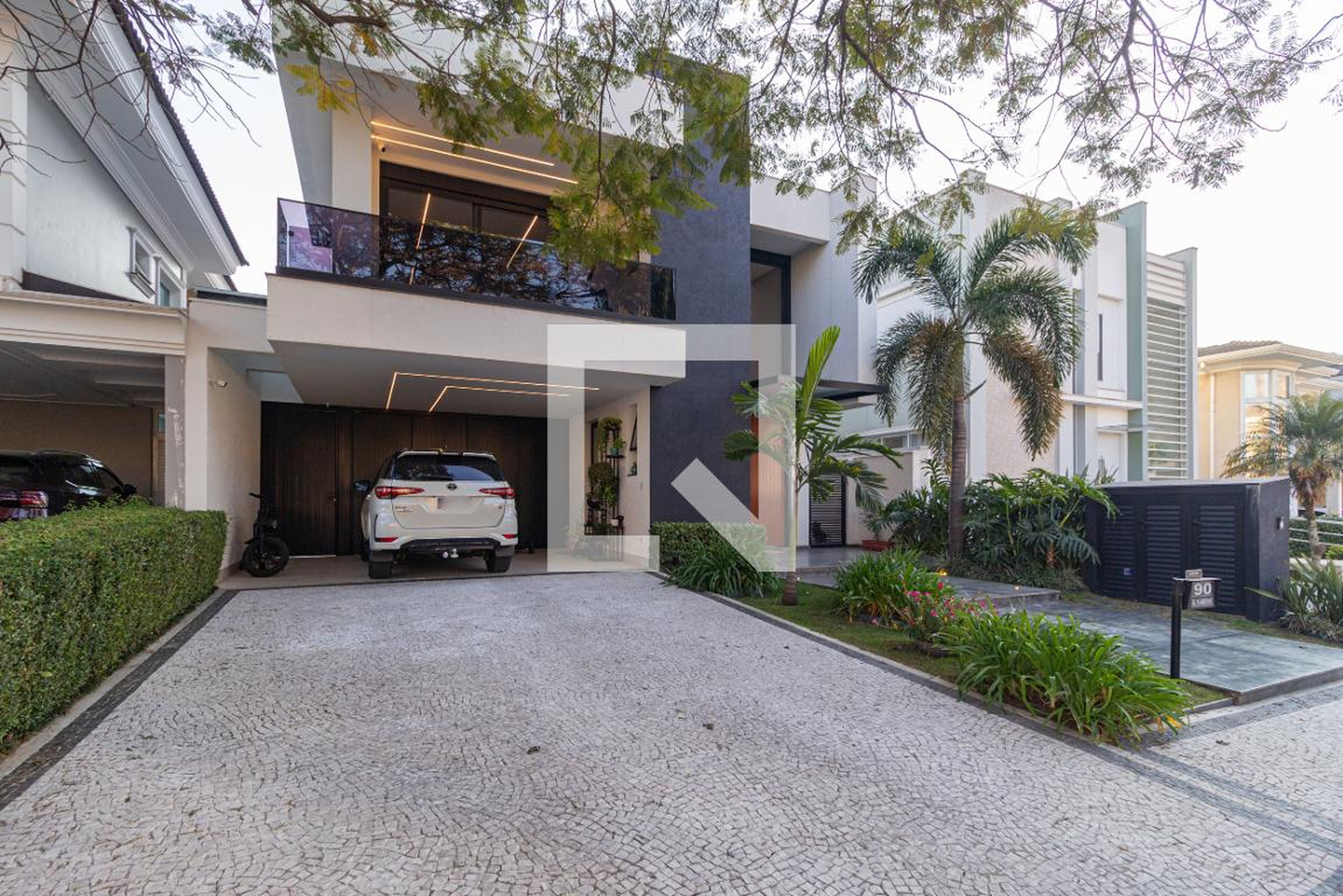 Fachada Condomínio em Alameda Flamboyant, 90