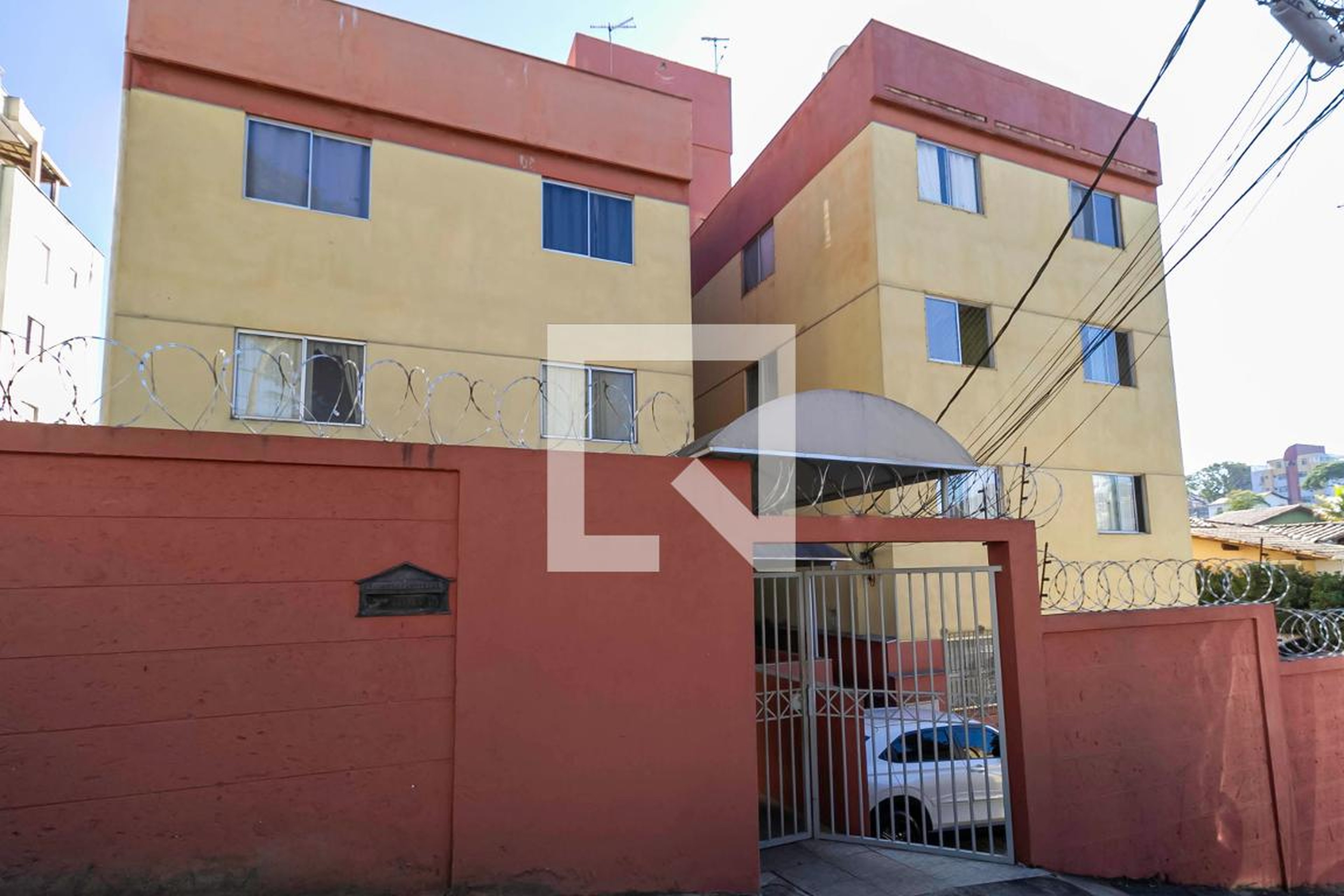 Fachada Condomínio em Rua Cristóvão Pinto Ribeiro, 143