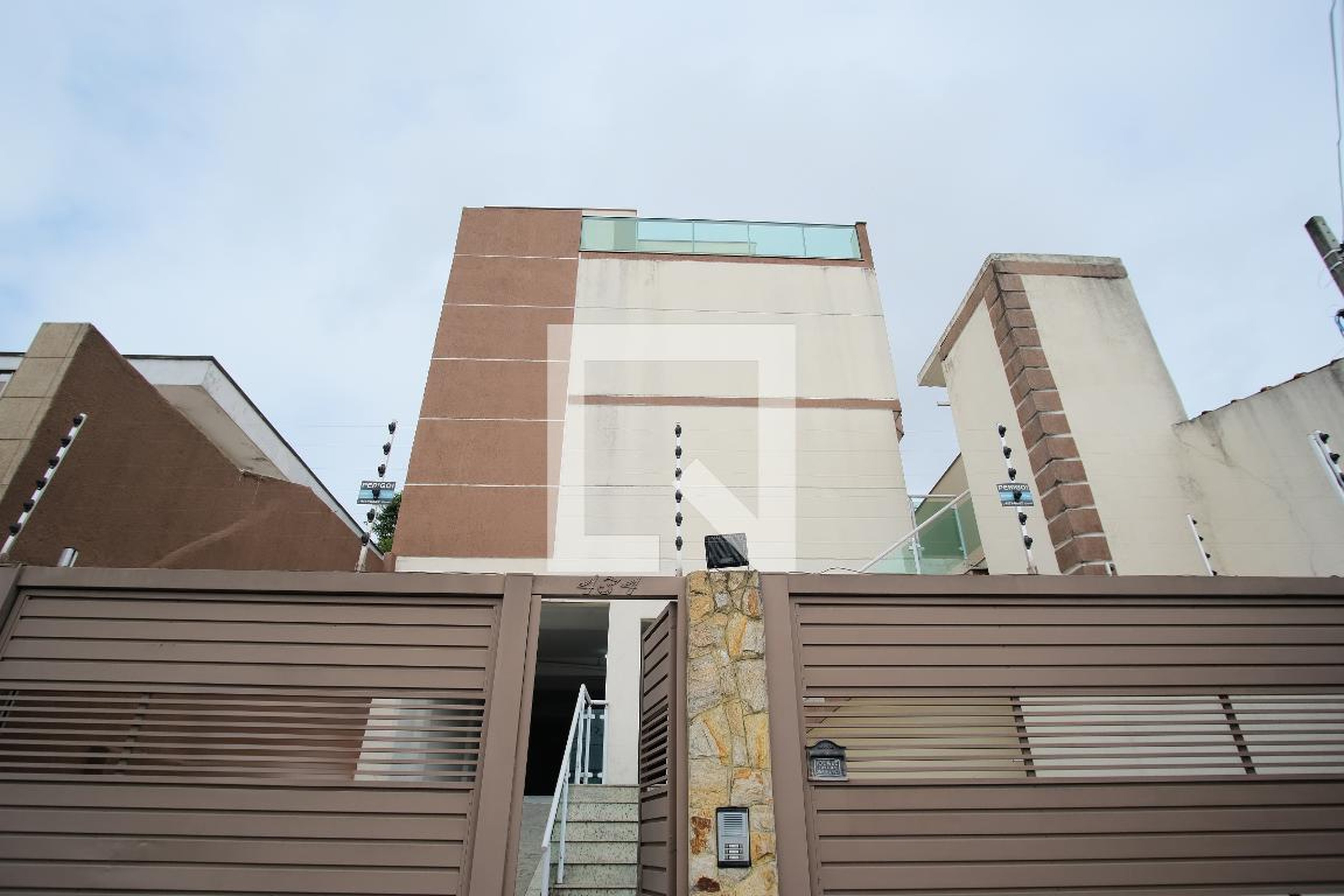 Fachada Condomínio em Rua Eugênia de Carvalho, 434