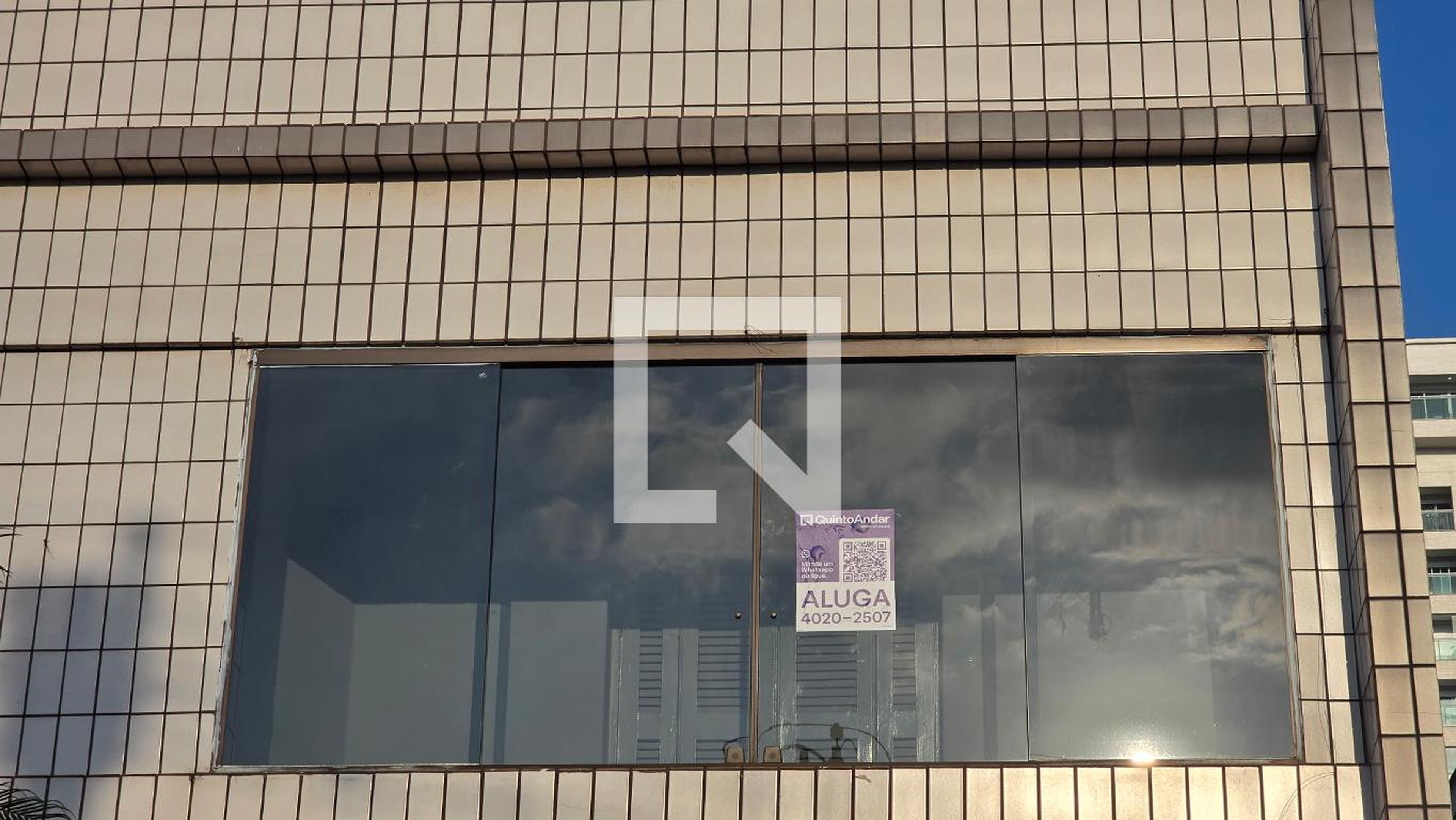 Fachada Condomínio em Rua Delphim Moreira, 126