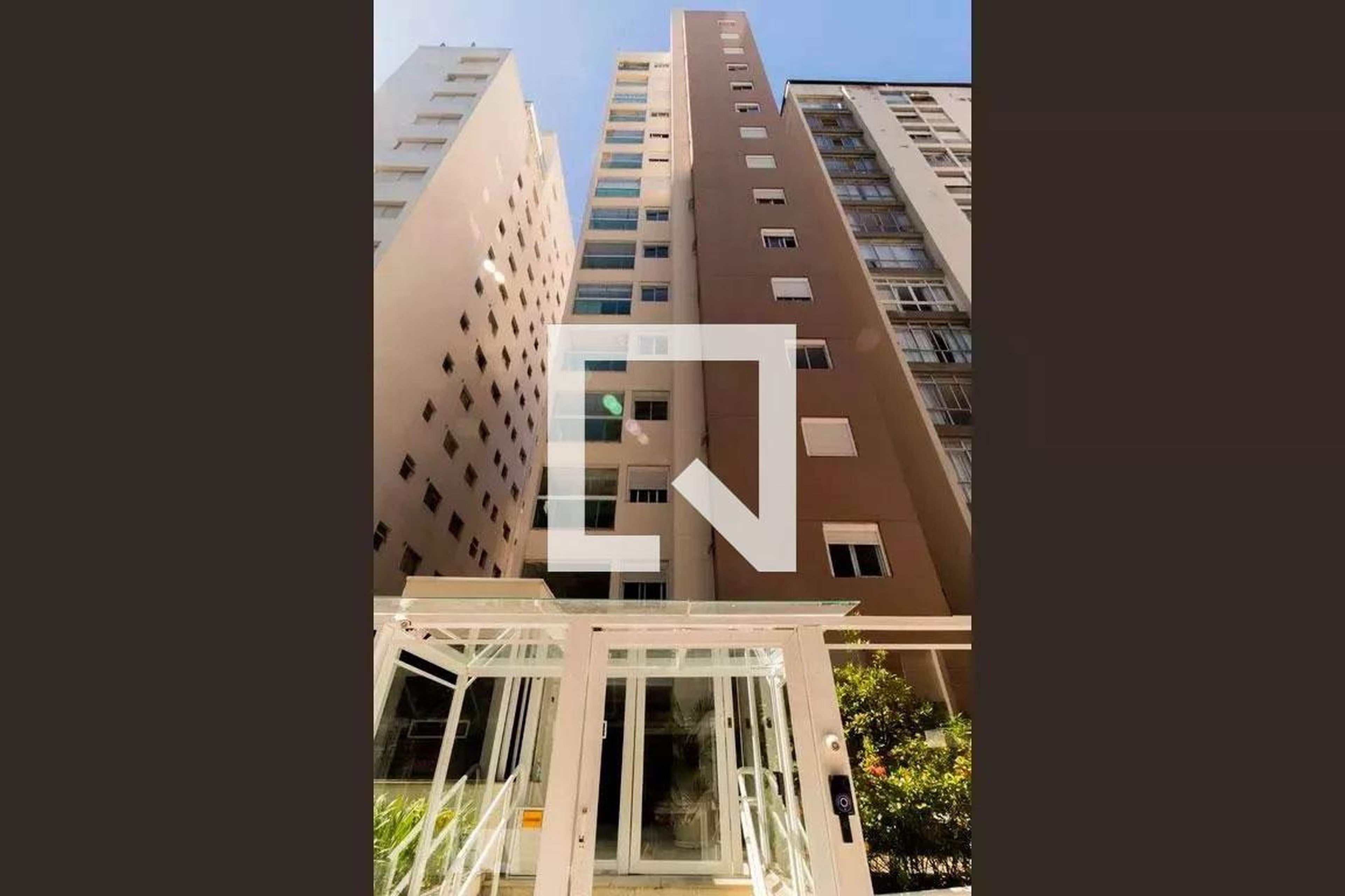 Fachada Condomínio em Rua Doutor Gabriel dos Santos, 236