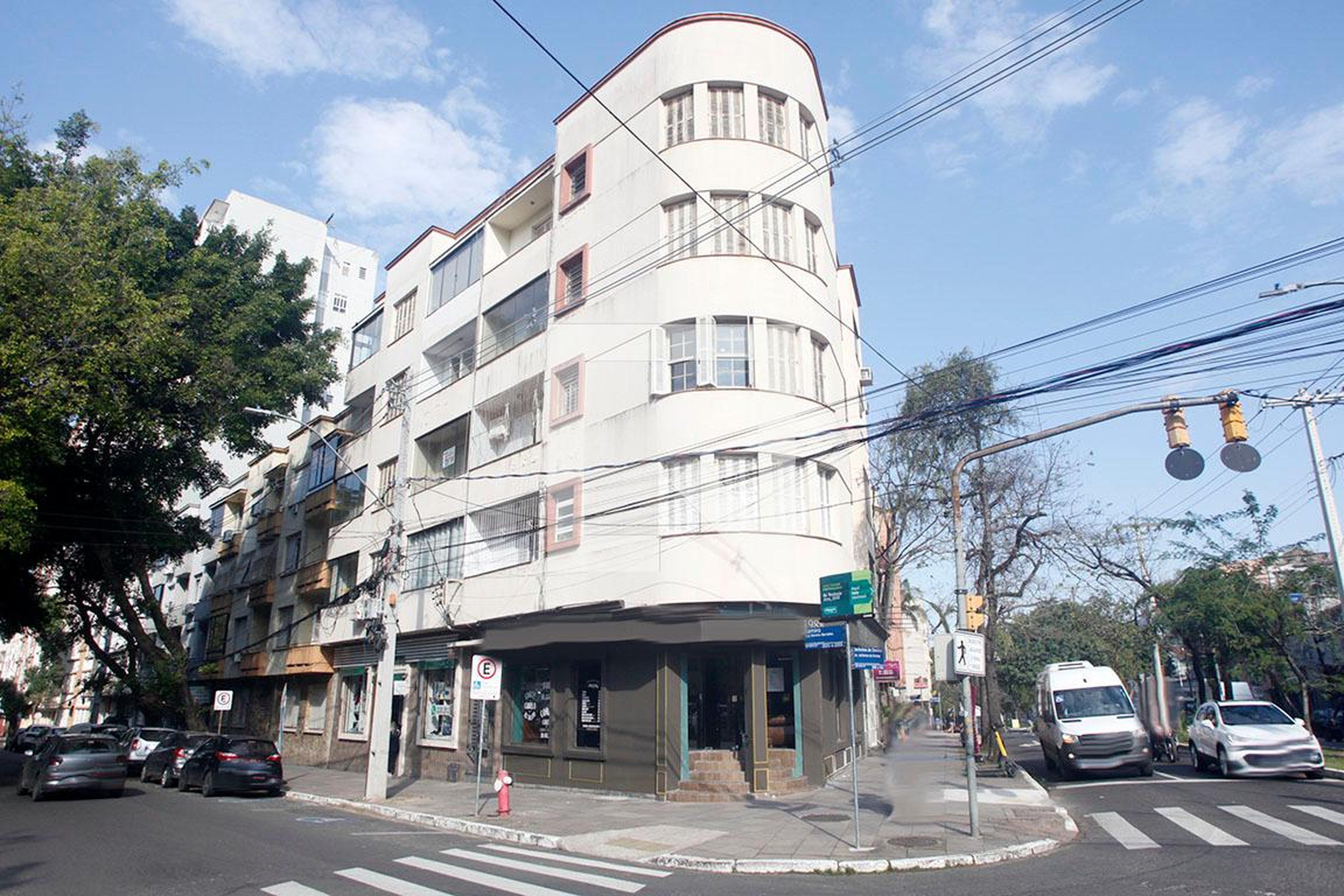 Fachada Condomínio em Rua Ramiro Barcelos, 2337