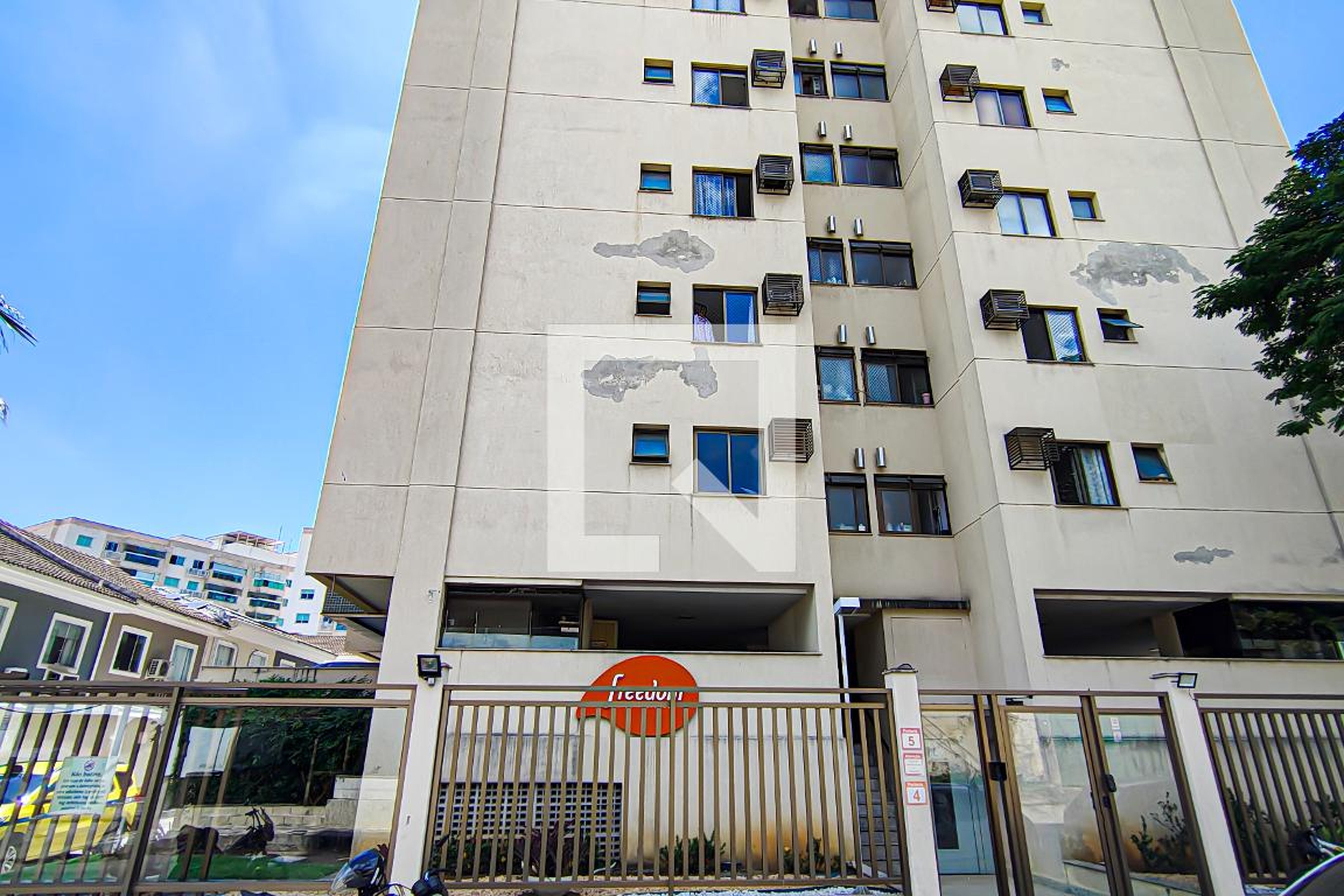 fachada Condomínio em Rua Zoroastro Pamplona, 605