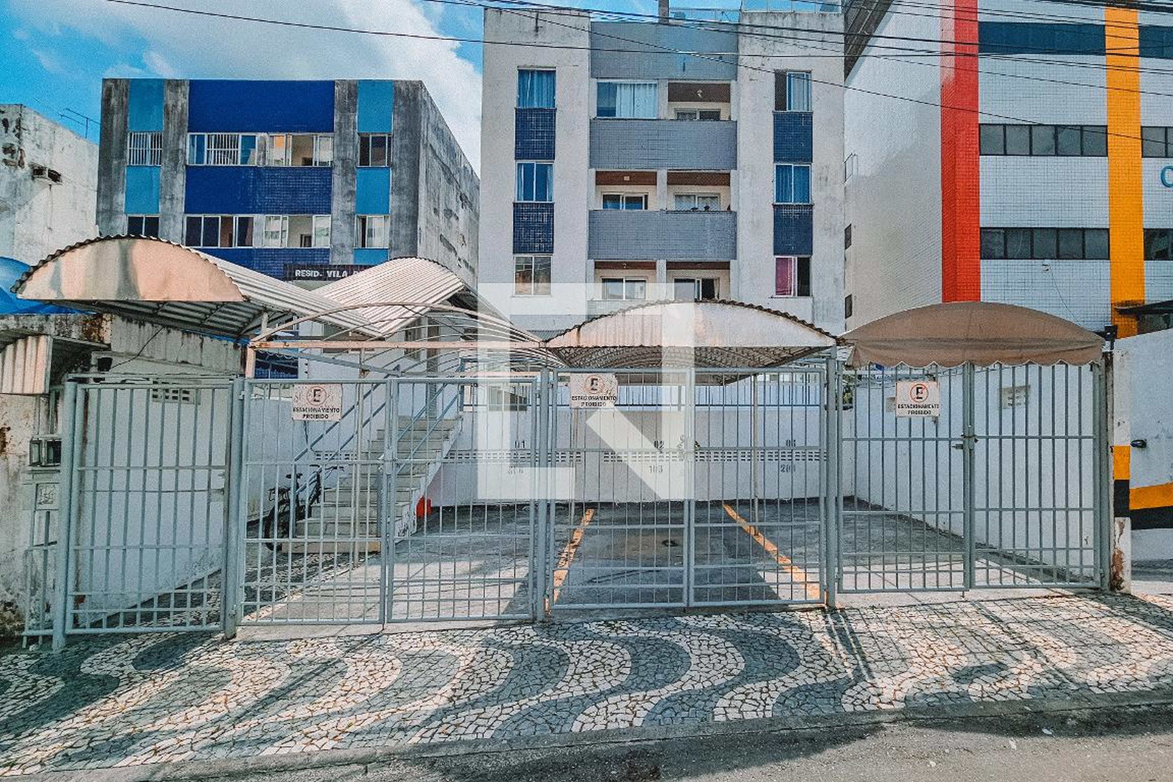 Fachada Condomínio em Rua Doutor Genésio Salles, 622