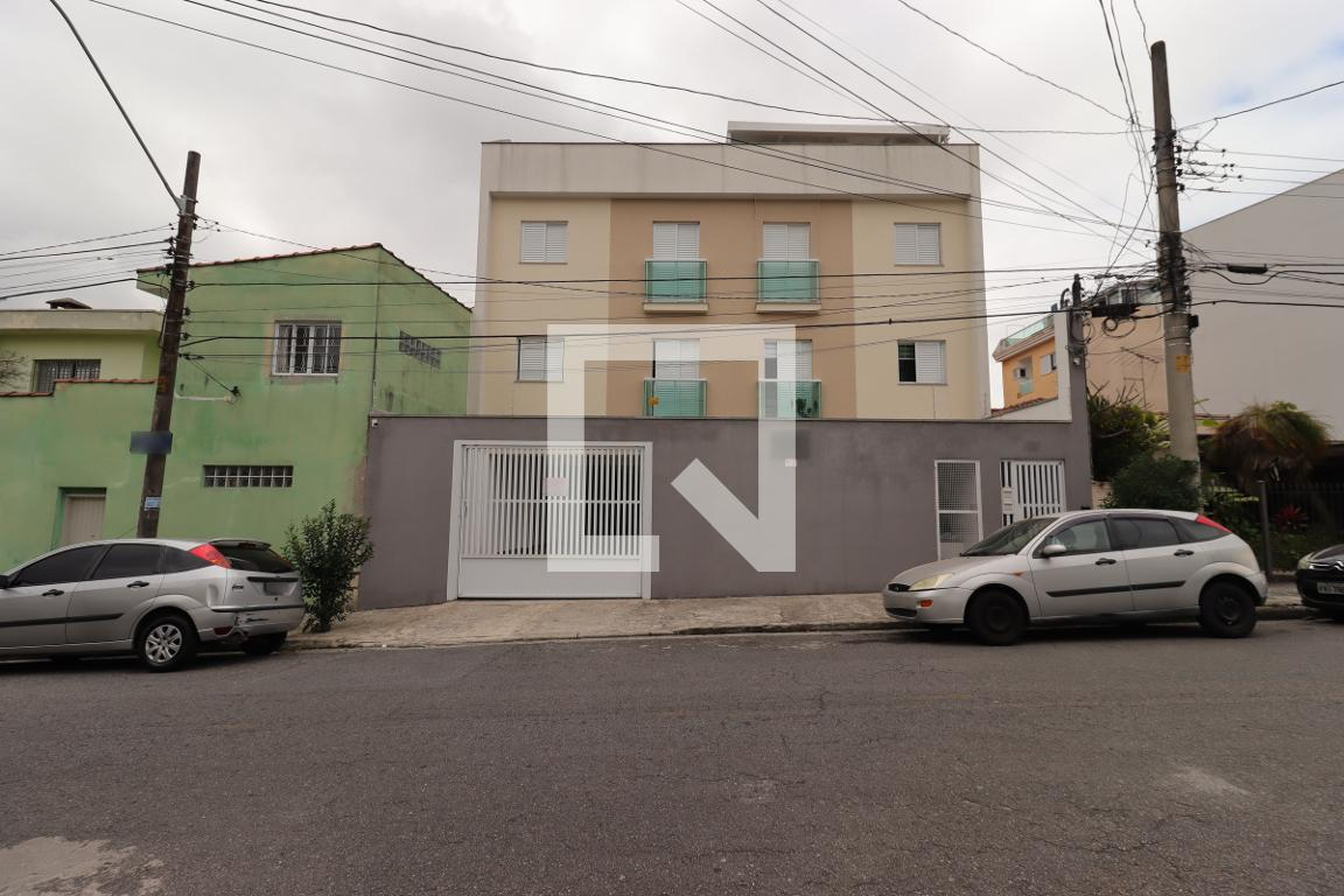 Fachada Condomínio em Rua Cristóvão Colombo, 25