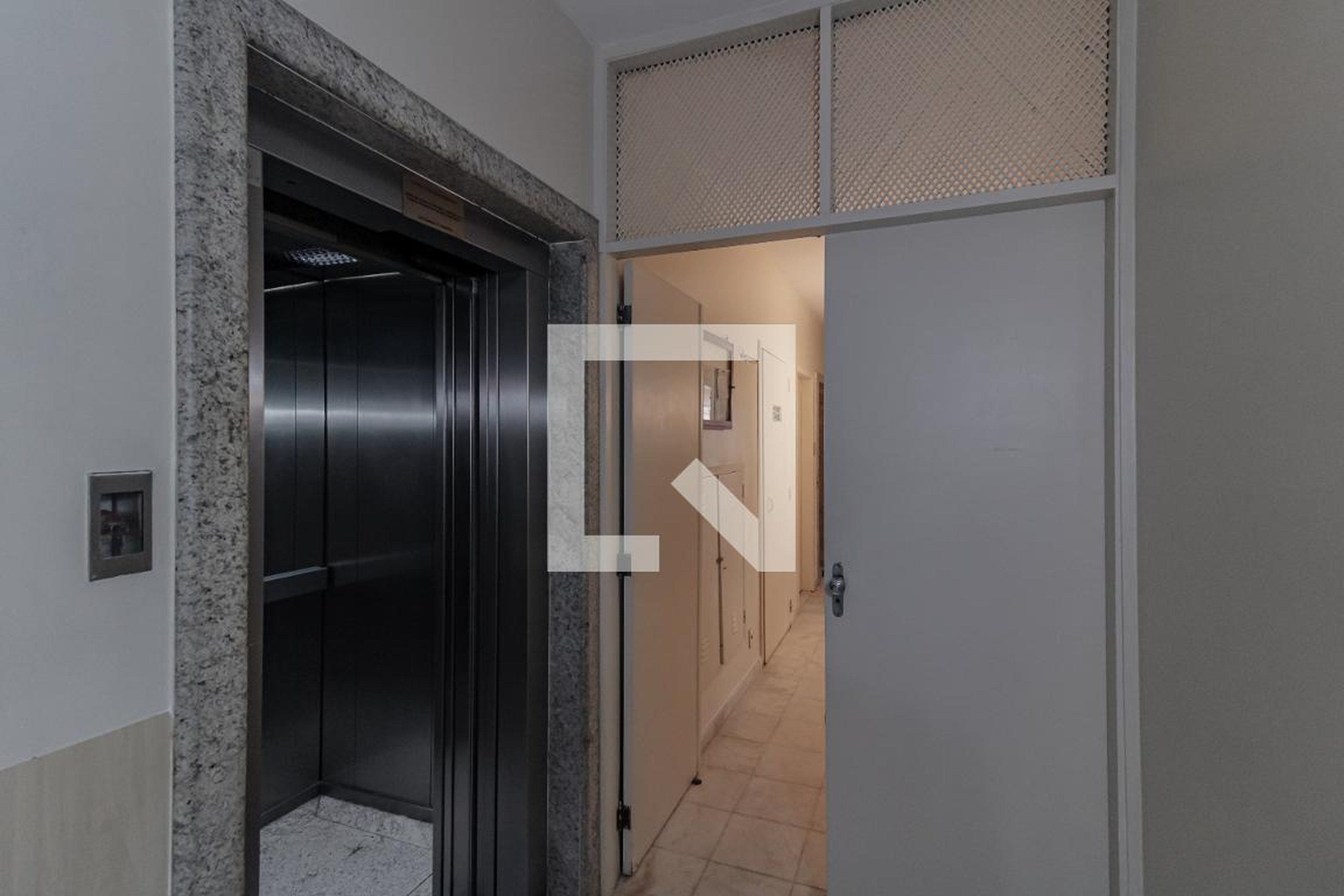 Elevador - Edifício Luxemburgo