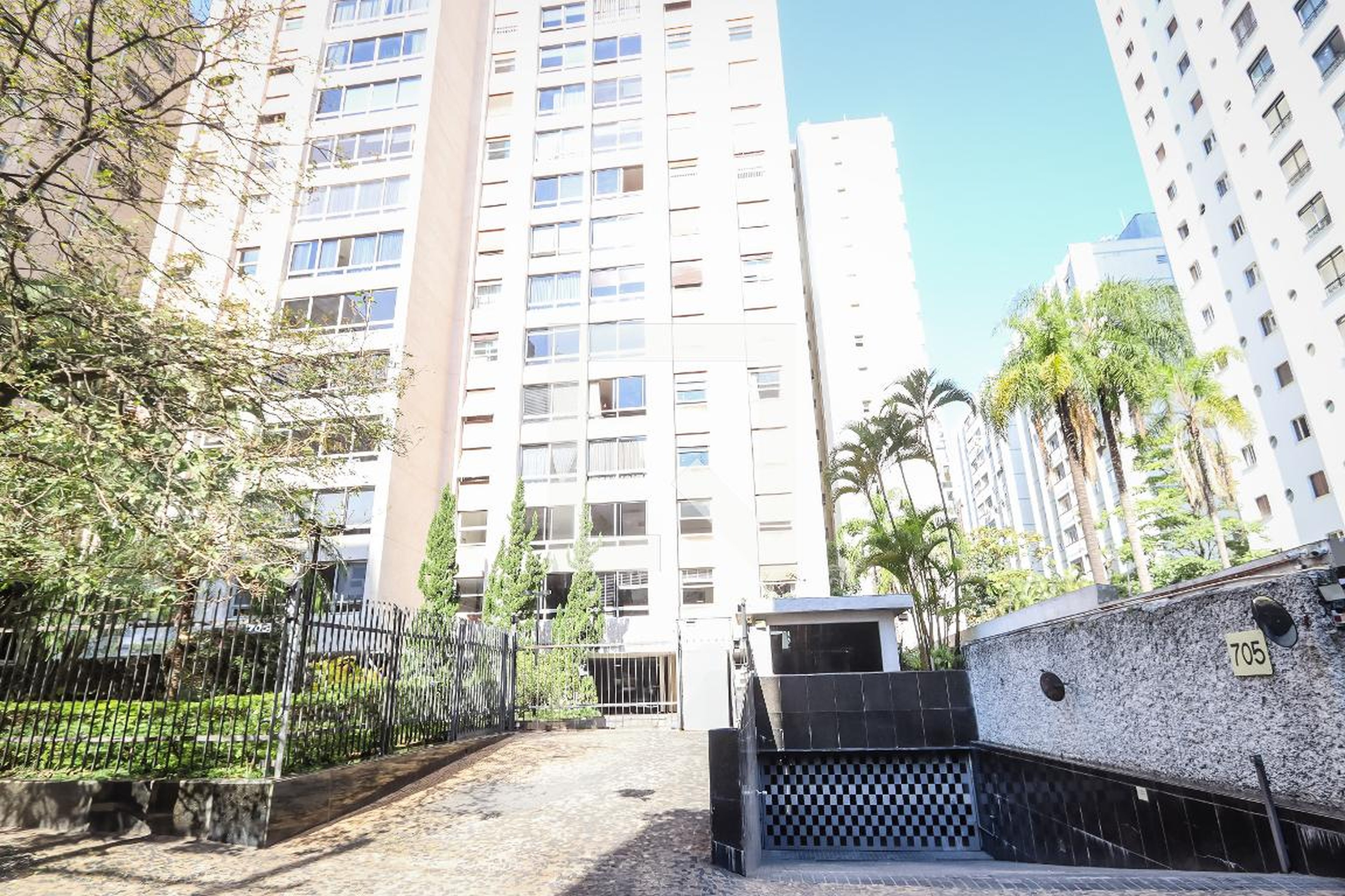 Fachada do Prédio Condomínio Barão de Ipanema e barão de itapoan