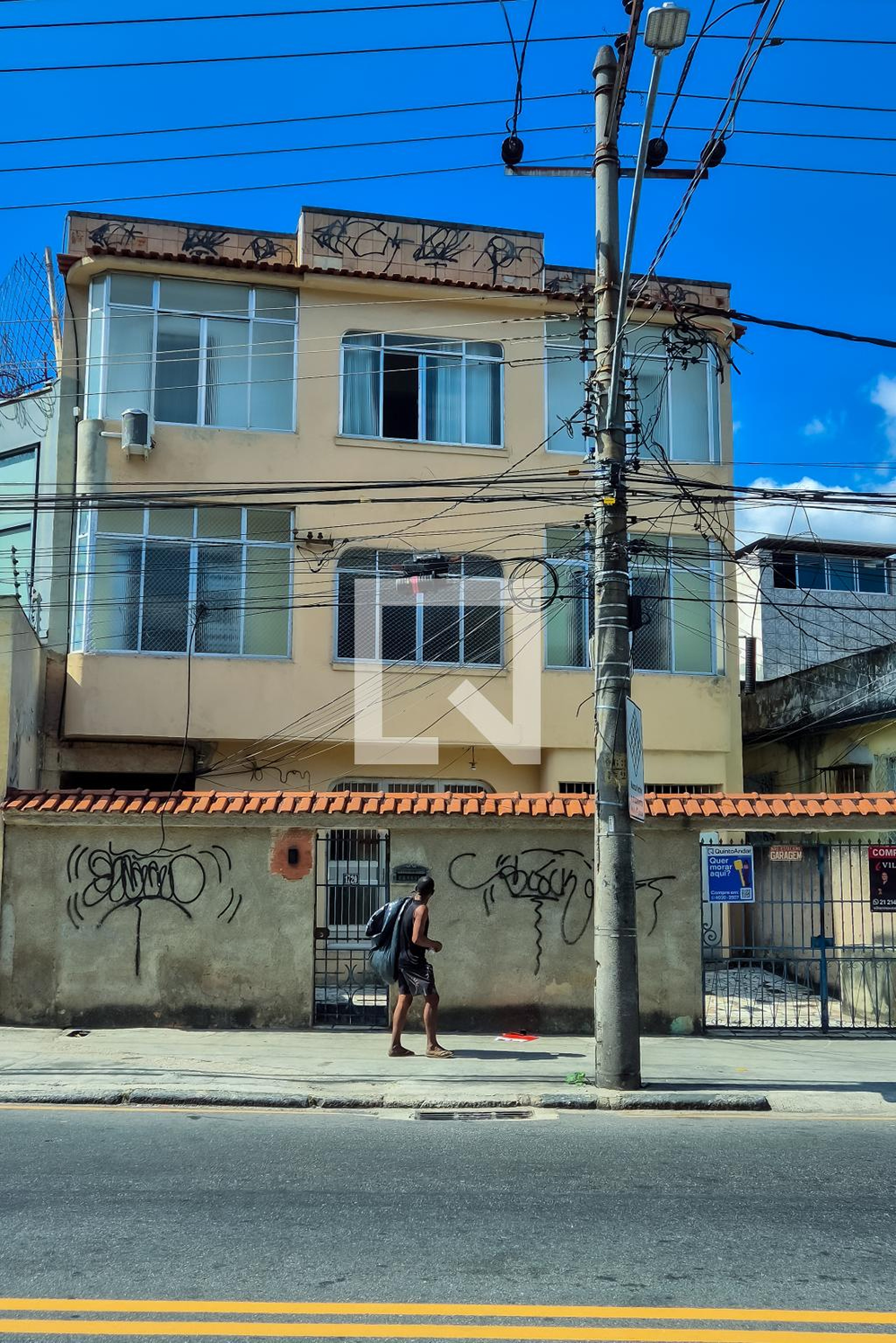 Fachada Condomínio em Avenida dos Democráticos, 1720