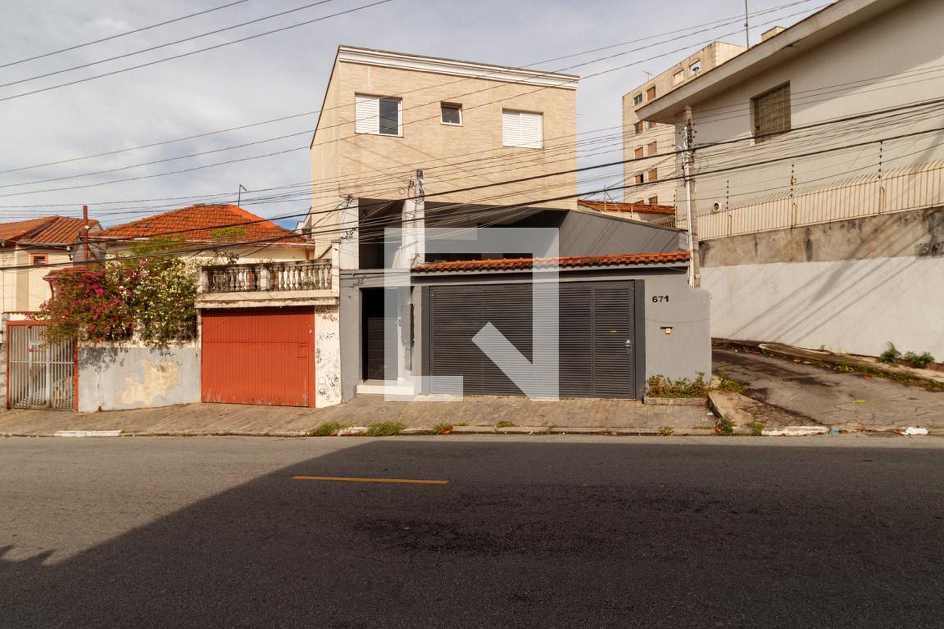 Fachada Condomínio em Rua Coronel Jordão, 671