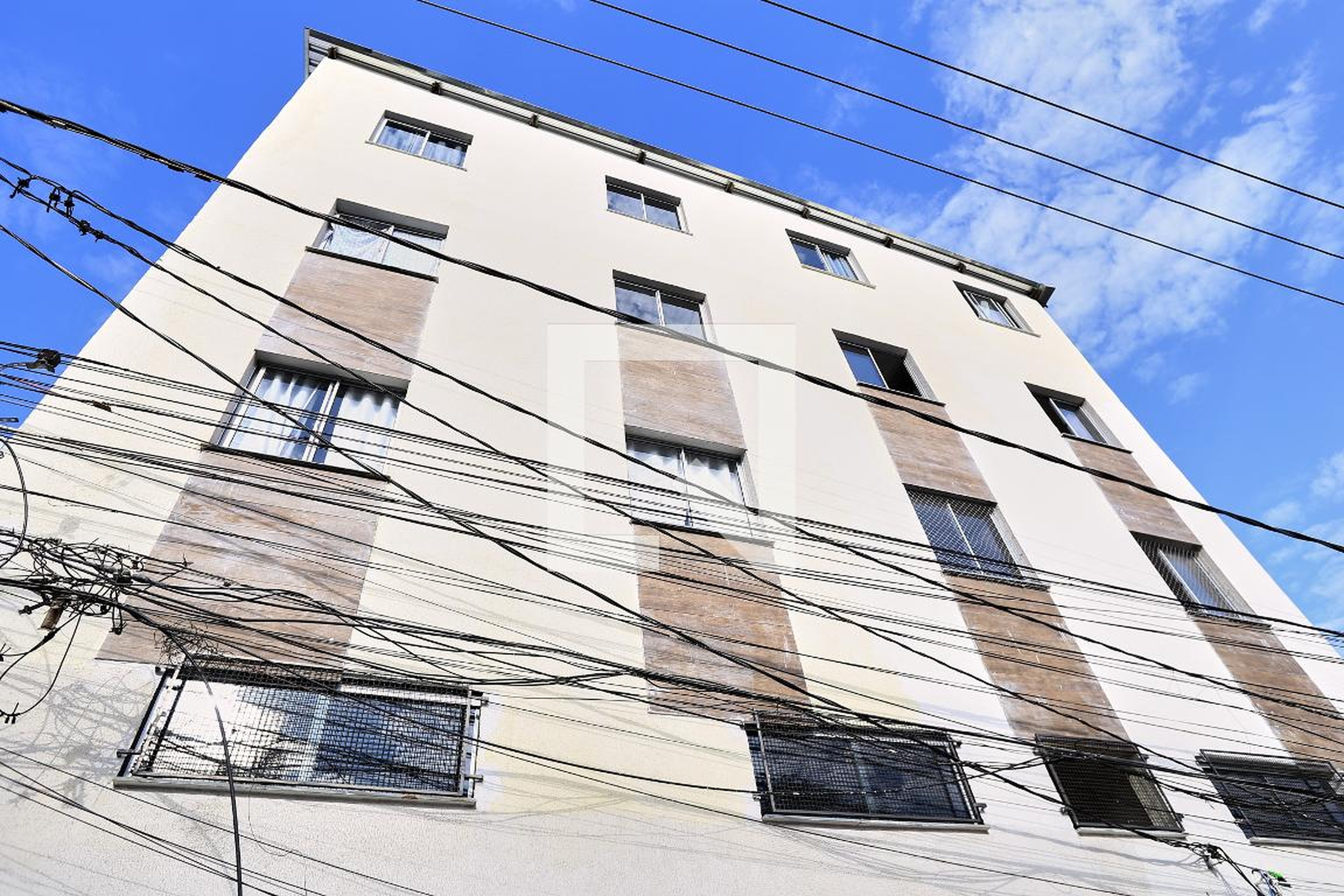 Fachada Condomínio em Rua Juramento, 568