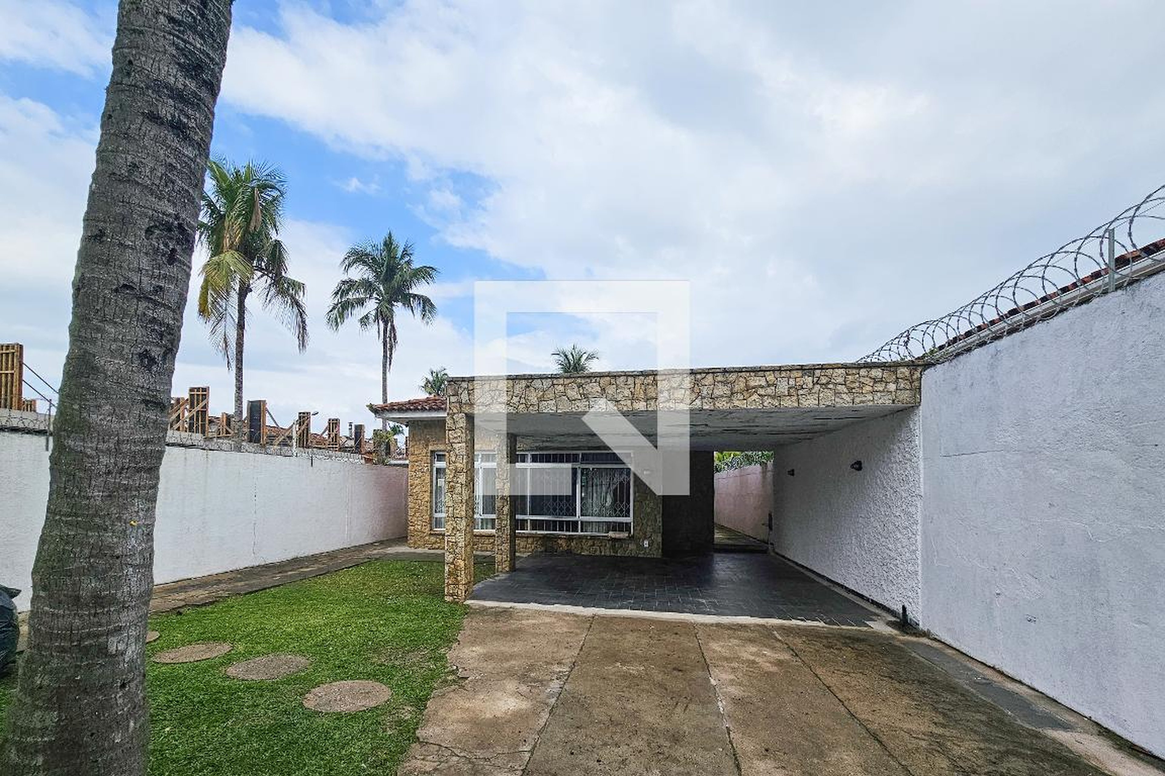 fachada Condomínio em Rua José Inácio Corrêa, 394