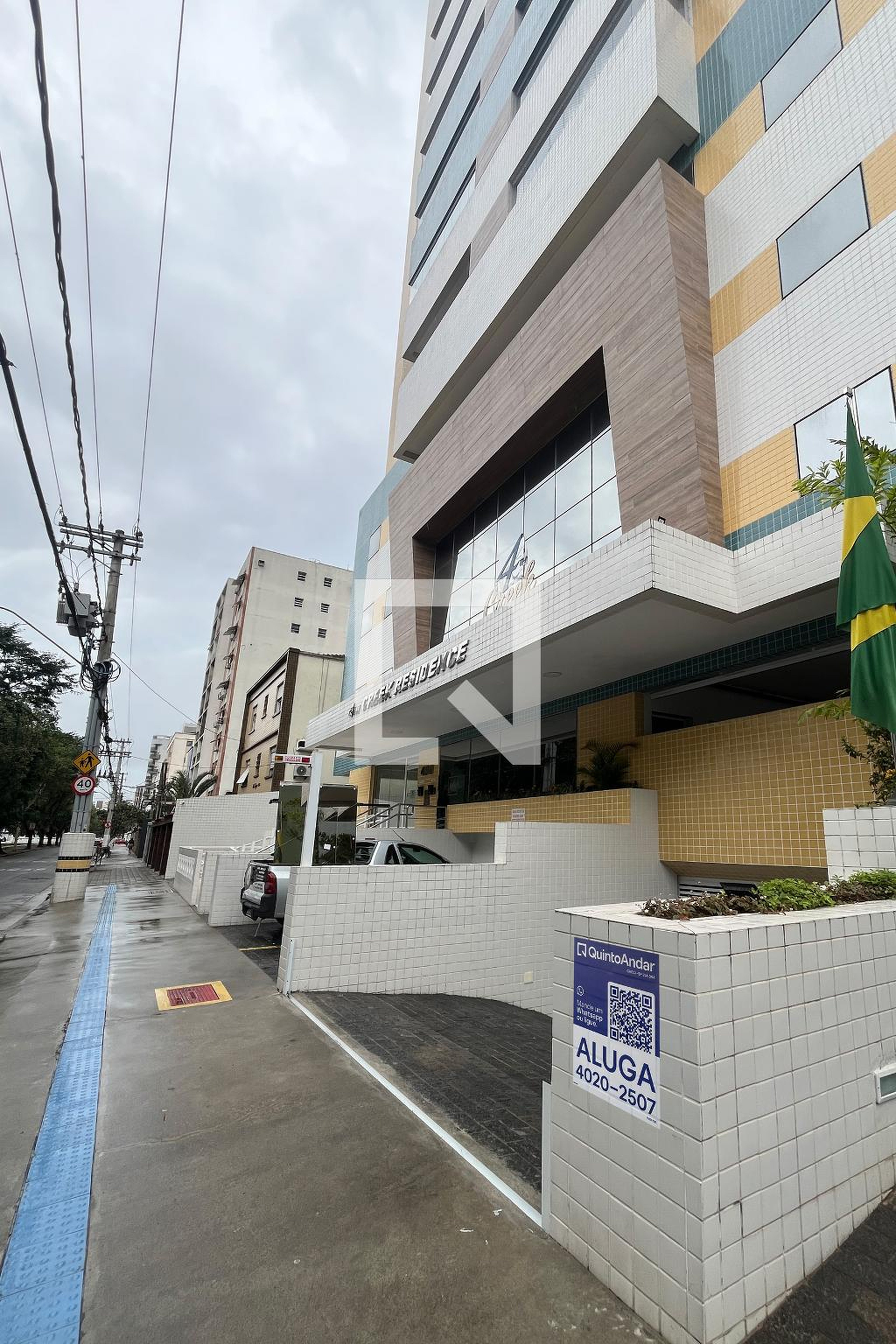 Fachada Condomínio 4th Creek Residence