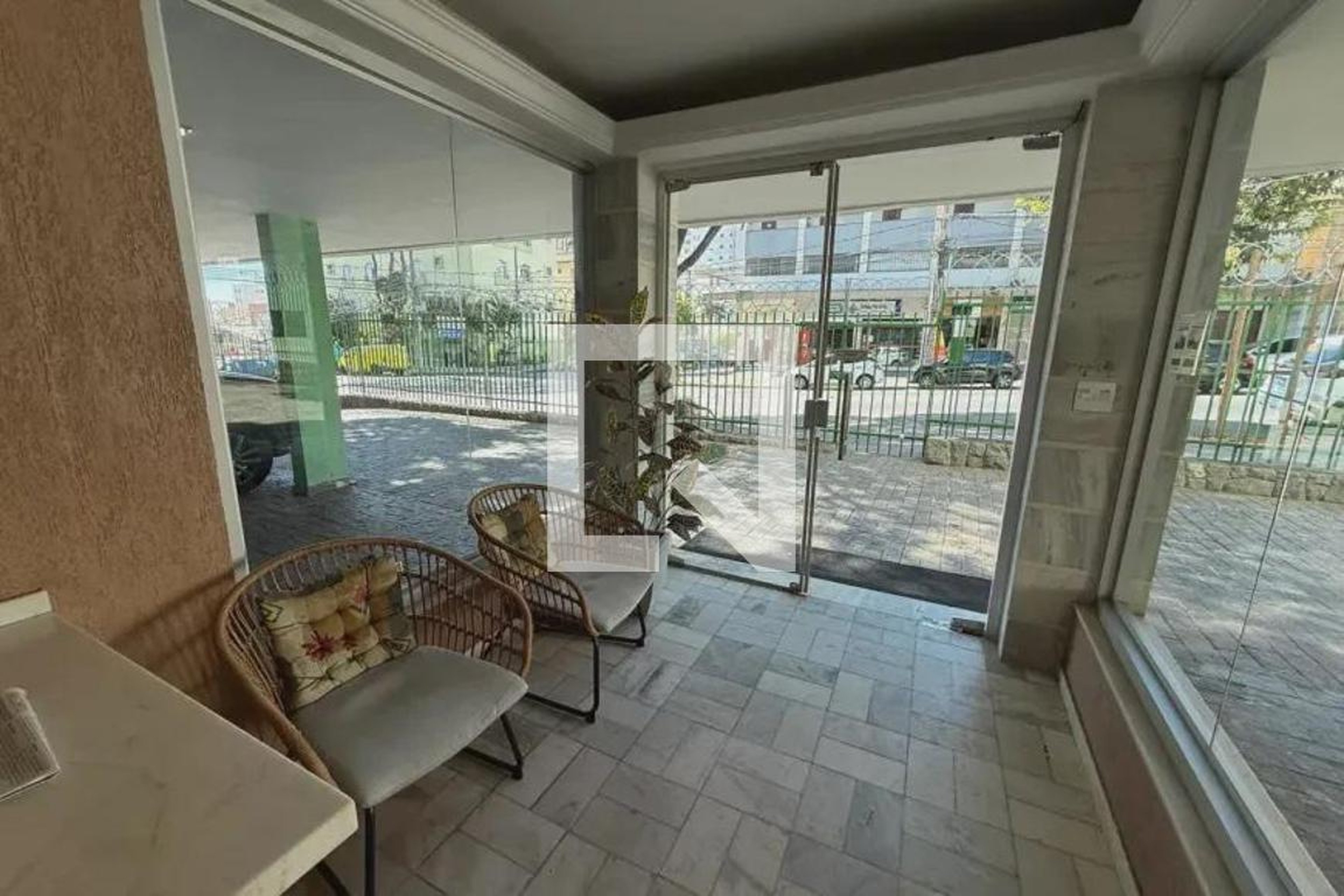 Hall de Entrada Condomínio em Rua Júlio Pereira da Silva, 388