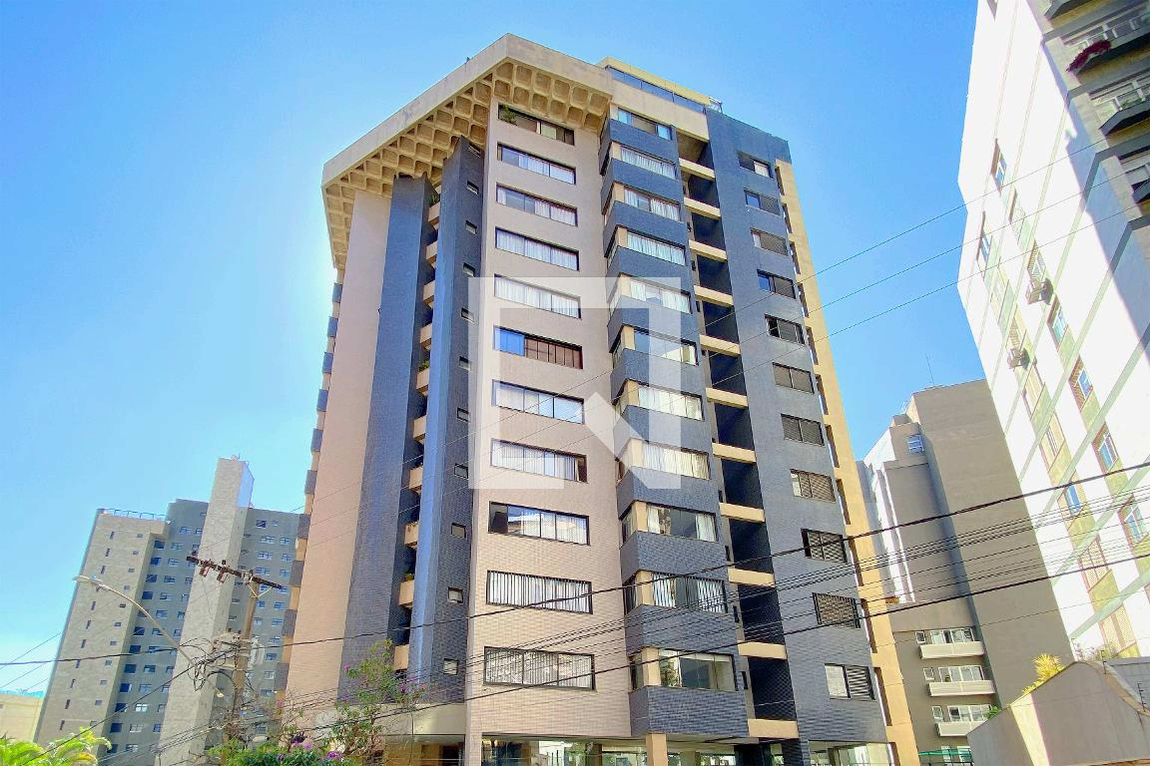 Fachada Condomínio em Rua Engenheiro Amaro Lanari, 345