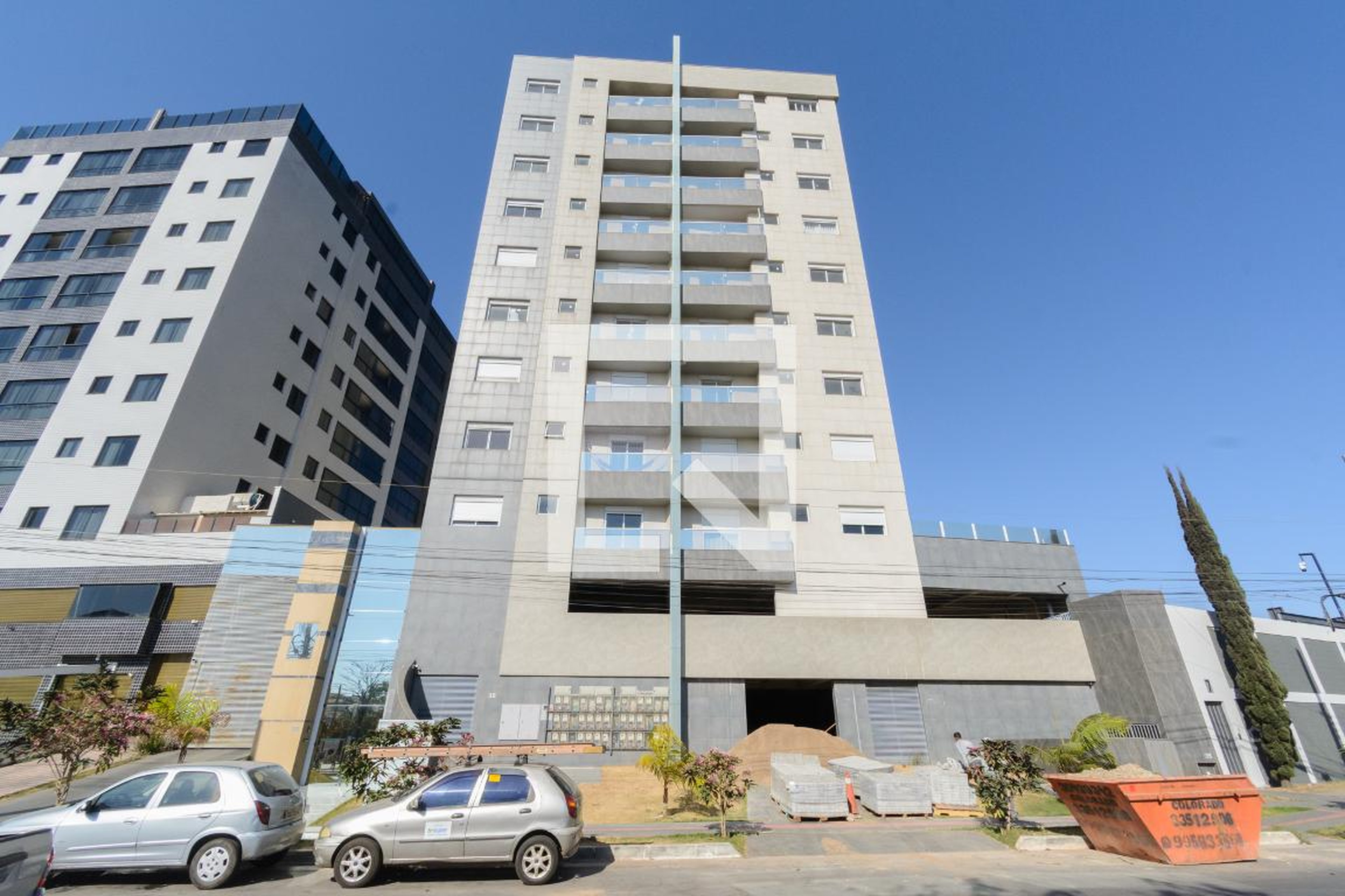 Fachada Condomínio em Avenida César Augusto Faria Simões, 35