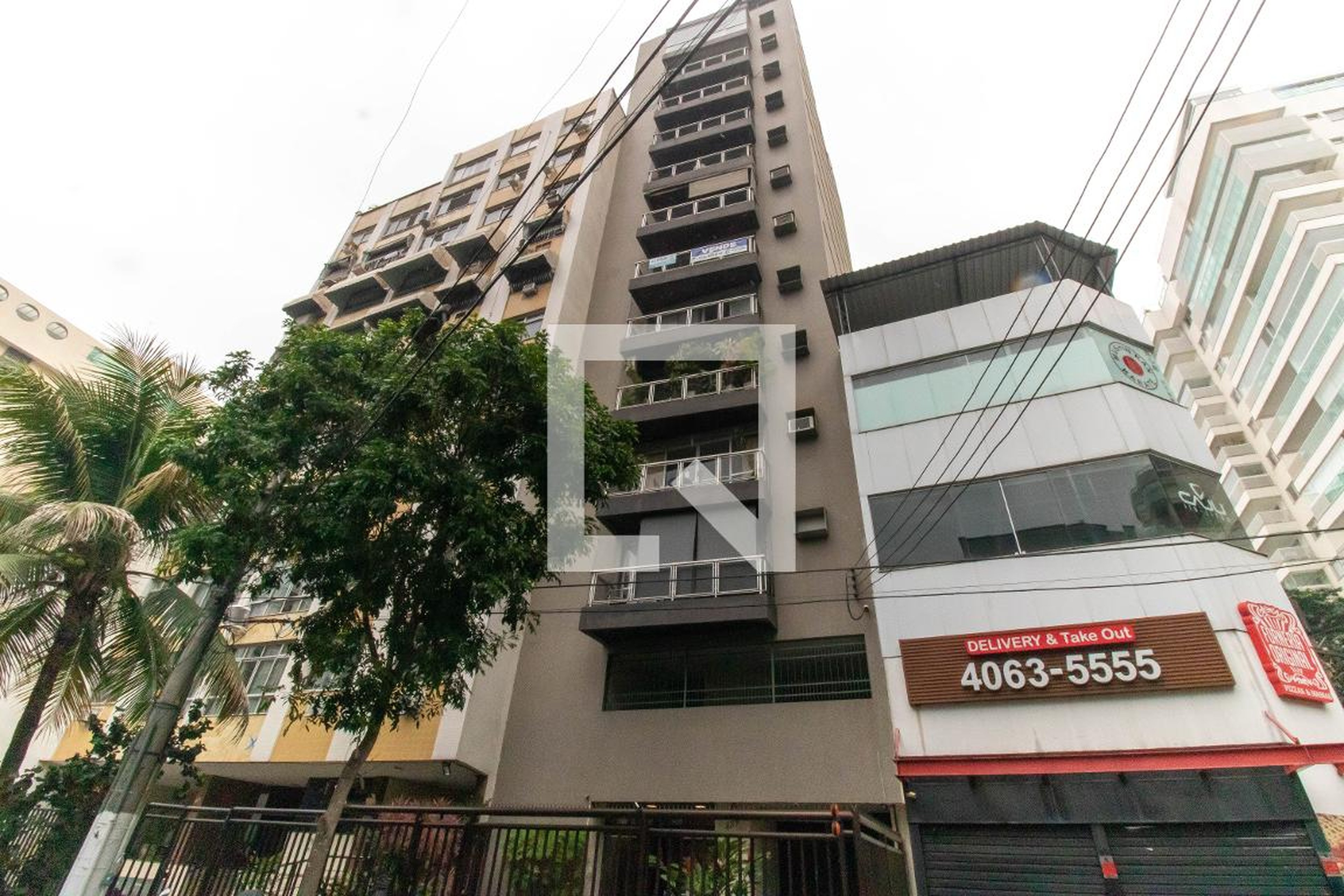 Fachada Condomínio em Rua Domingues de Sá, 431