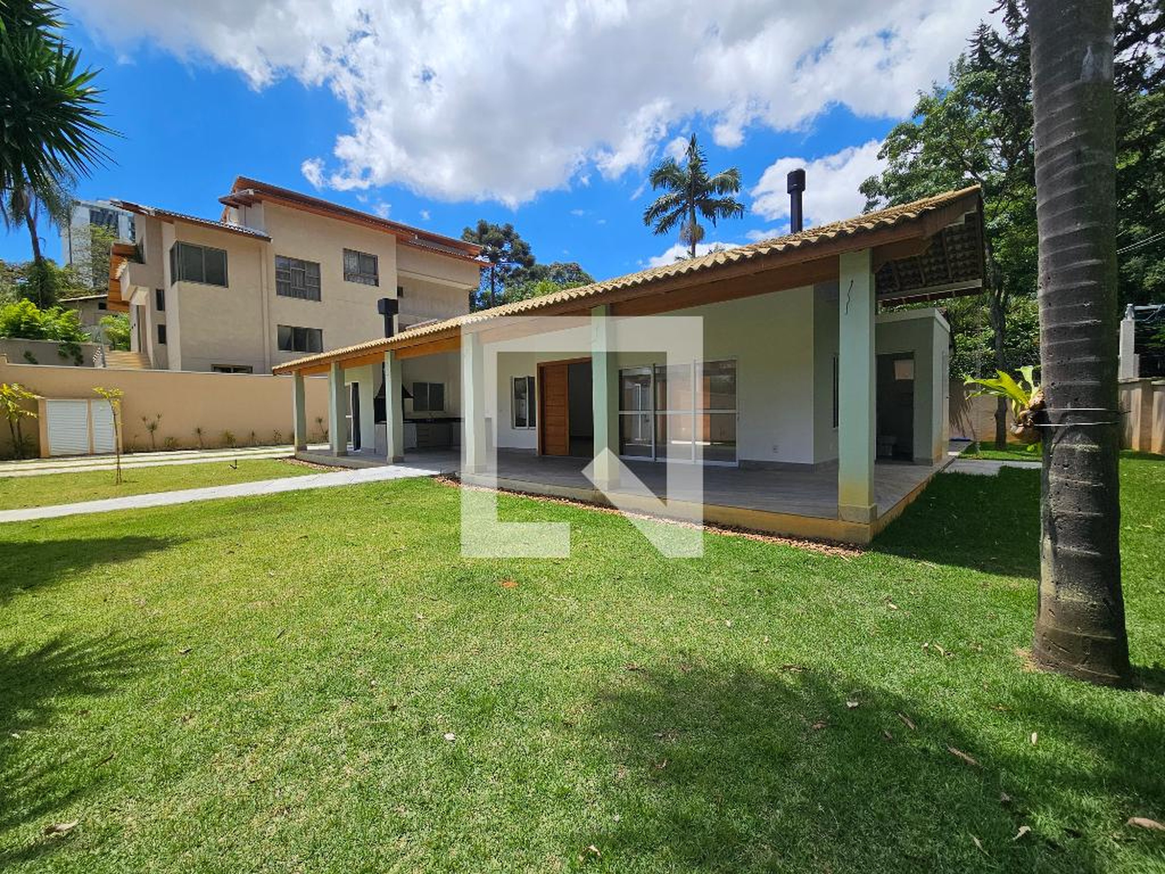 Fachada Condomínio em Rua Doutor Artur Orlando Silva, 32