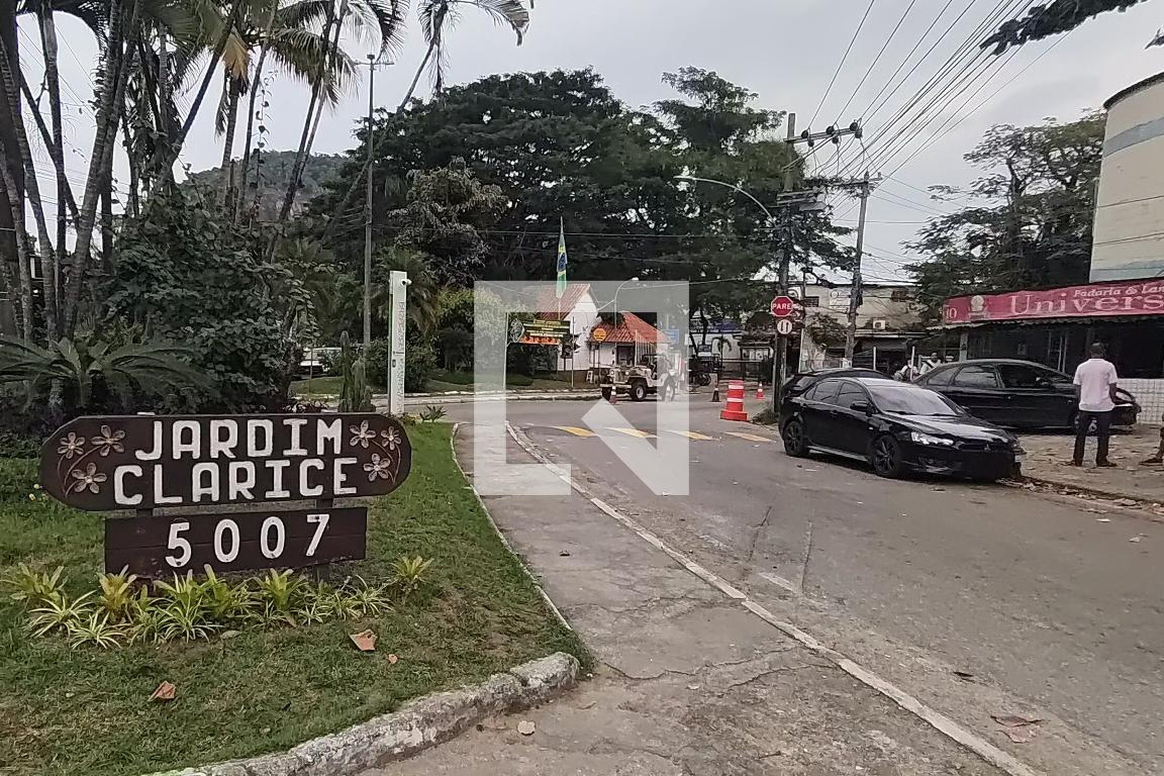 Fachada Condomínio em Rua O Tempo e O Vento, 149