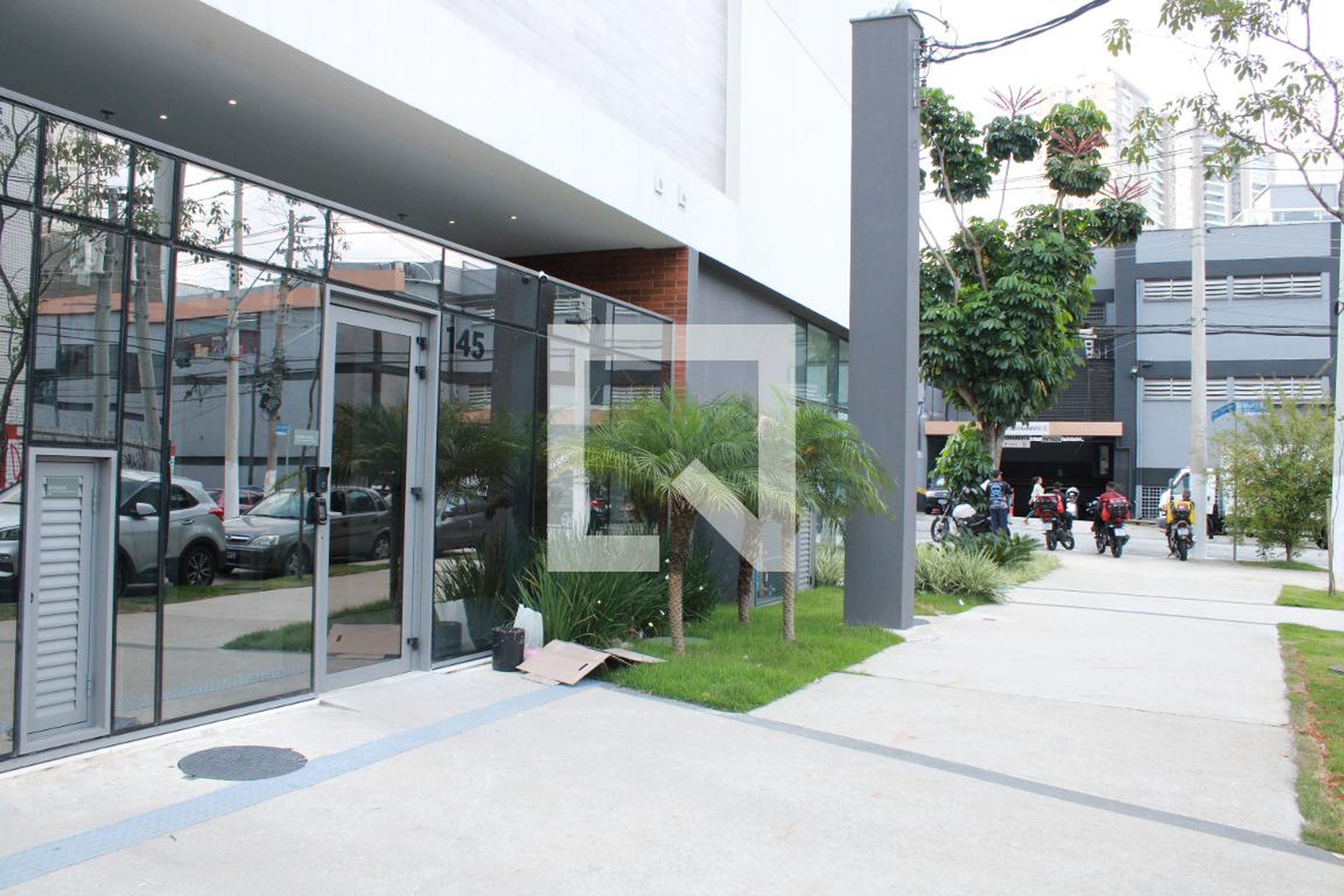 Fachada Condomínio em Rua Alberto Day, 44