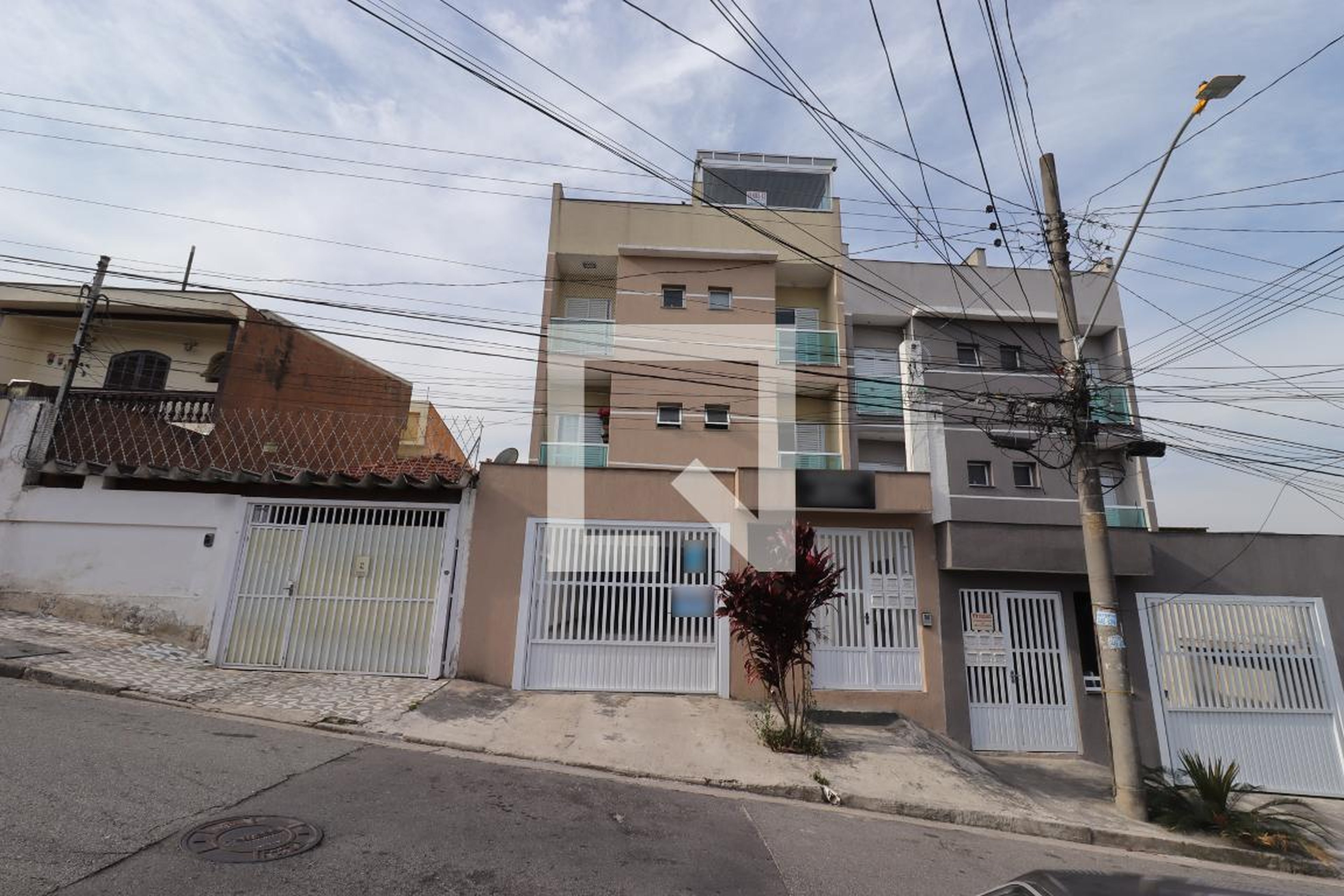 Fachada Condomínio em Rua Mantova