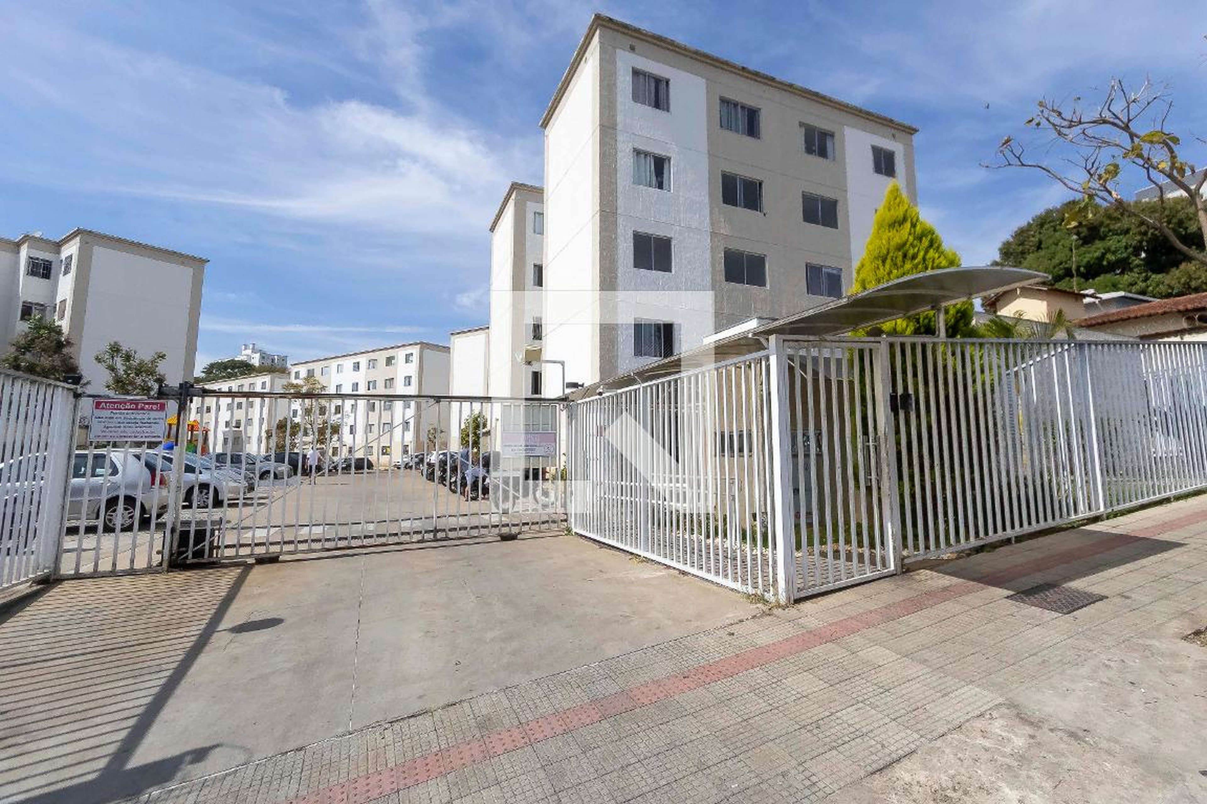 Fachada Condomínio em Rua Humberto Rosa Teixeira, 342