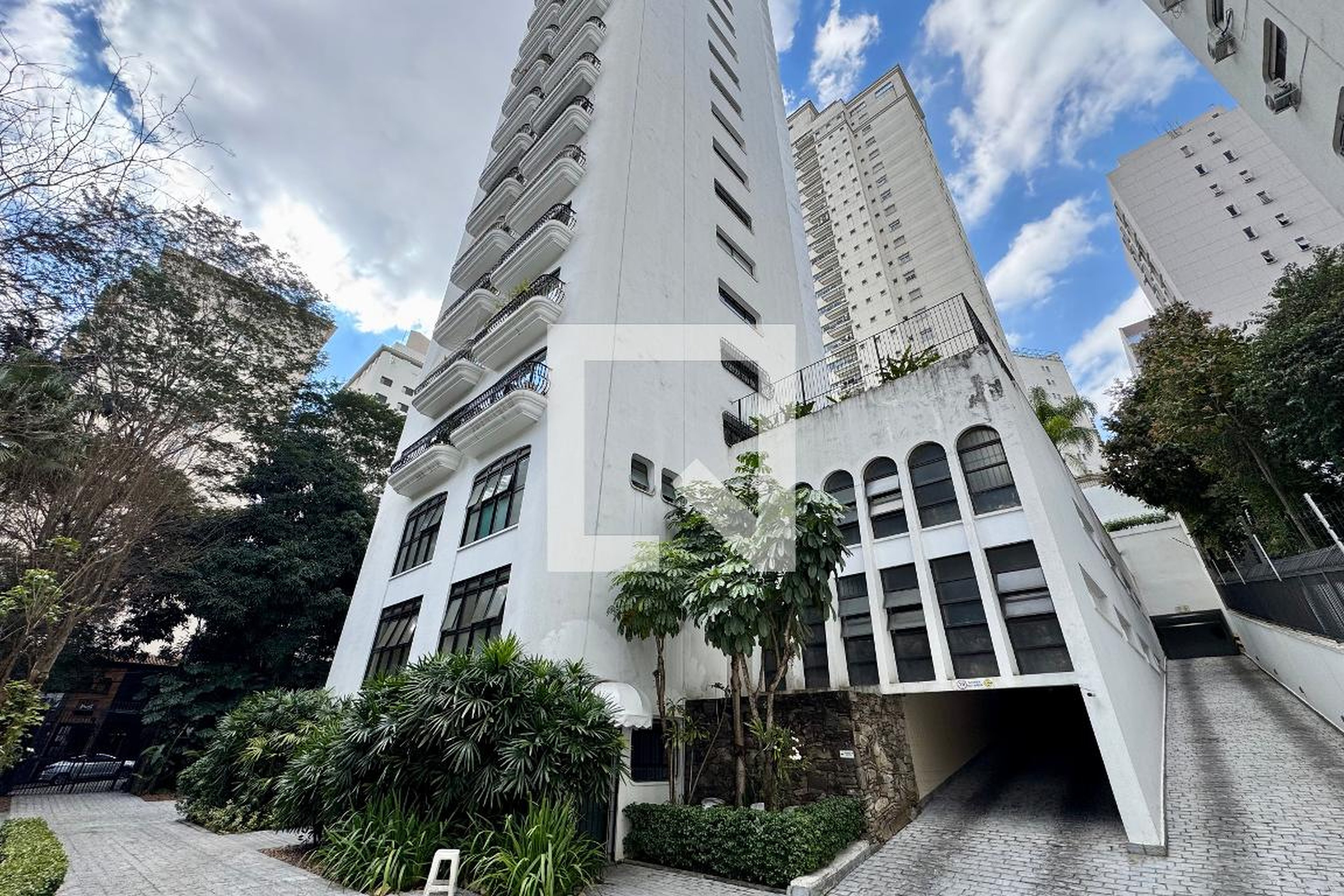 Fachada Condomínio Torre Branca