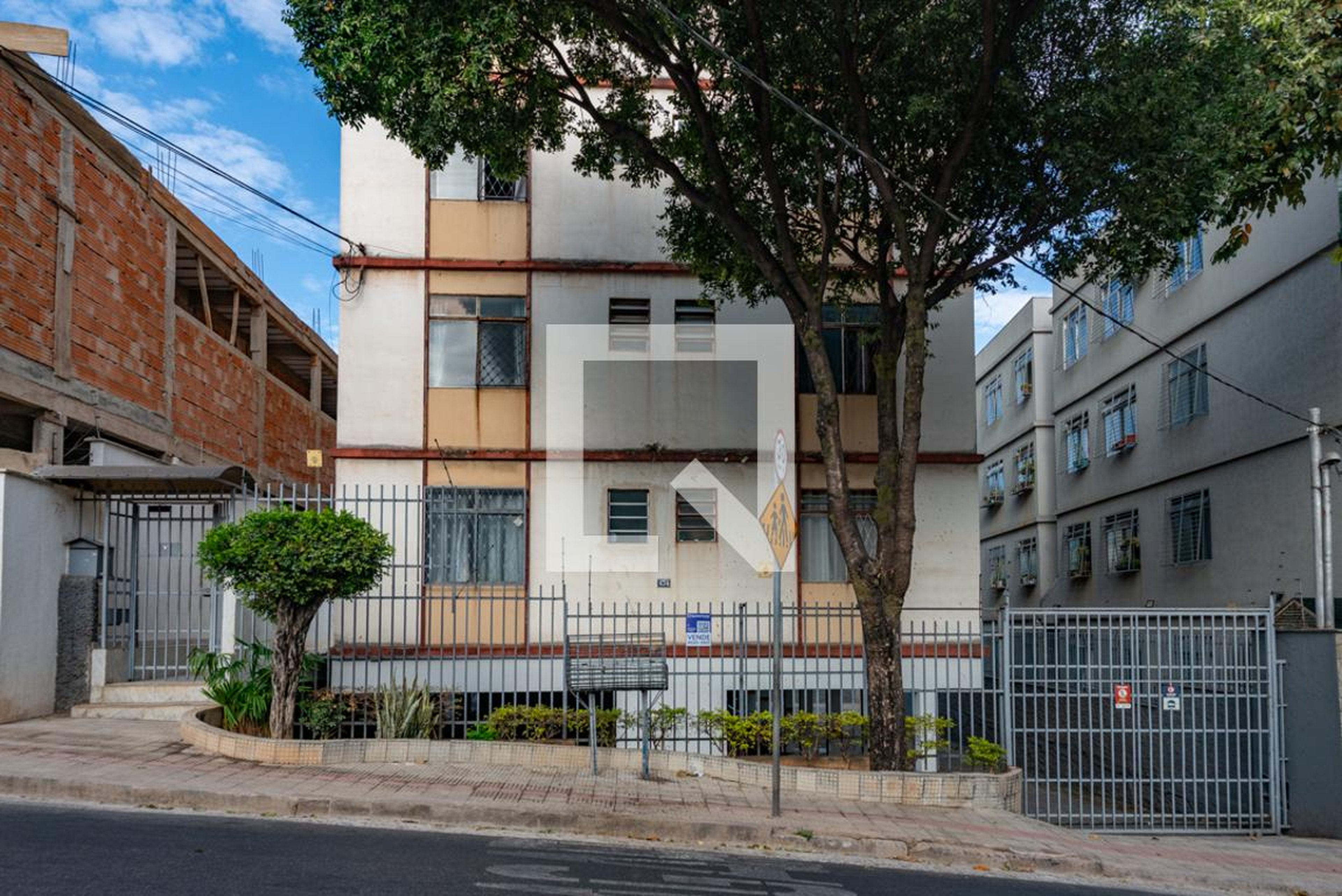 Fachada Condomínio em Rua Maria Beatriz, 634