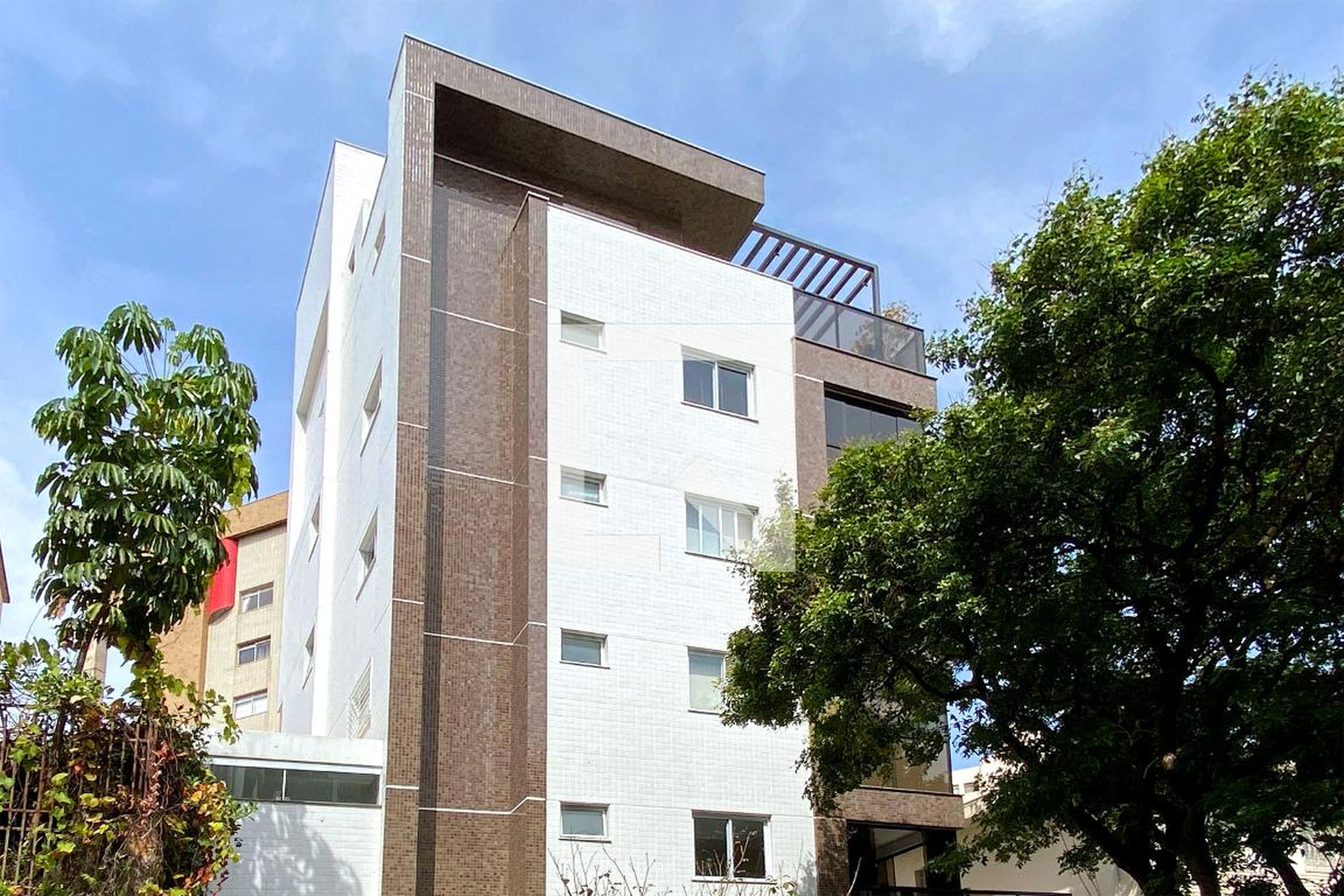 Fachada Condomínio Alpes Alcoe Residence