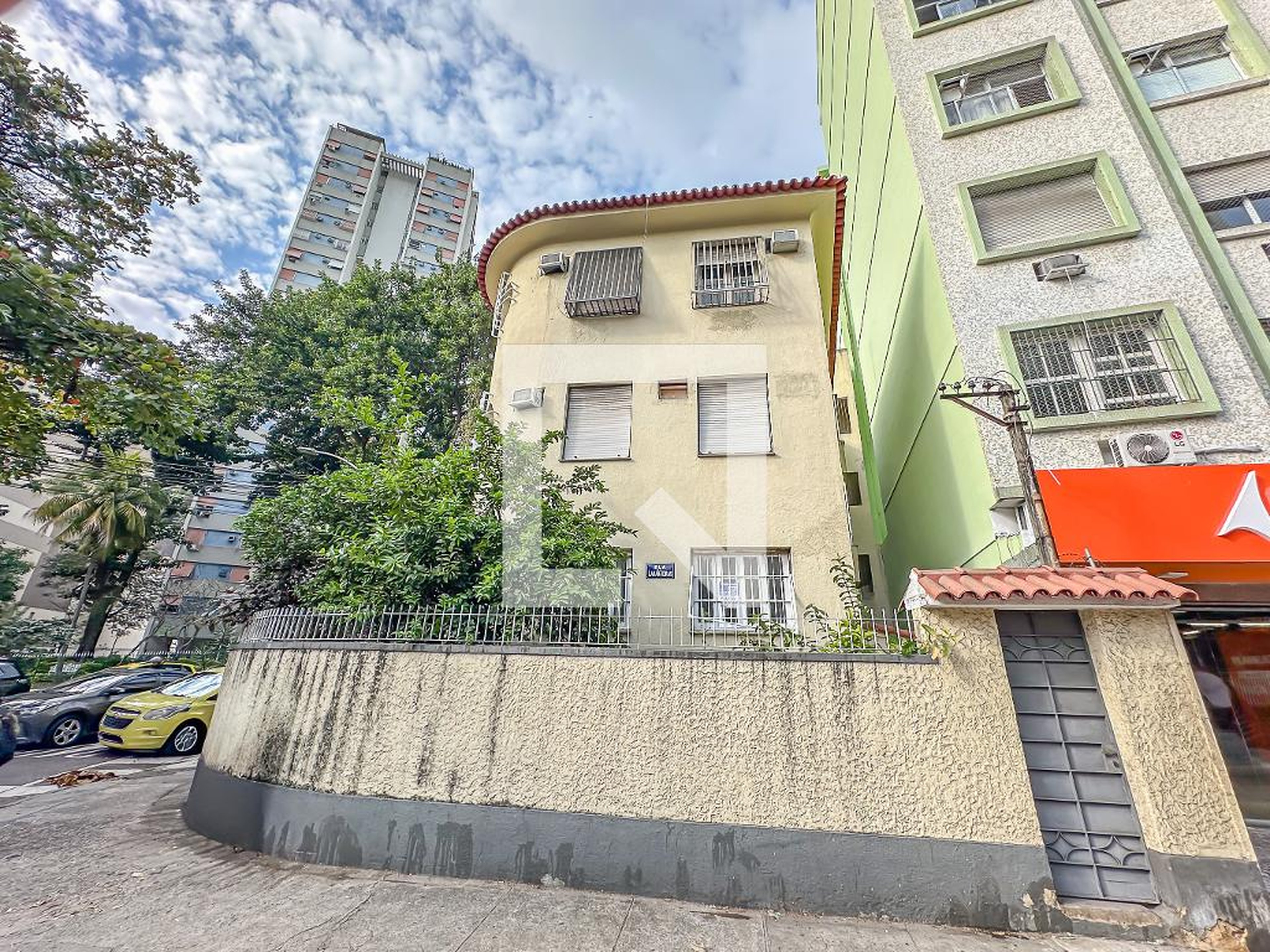 Fachada Condomínio em Rua Professor Estelita Lins, 20