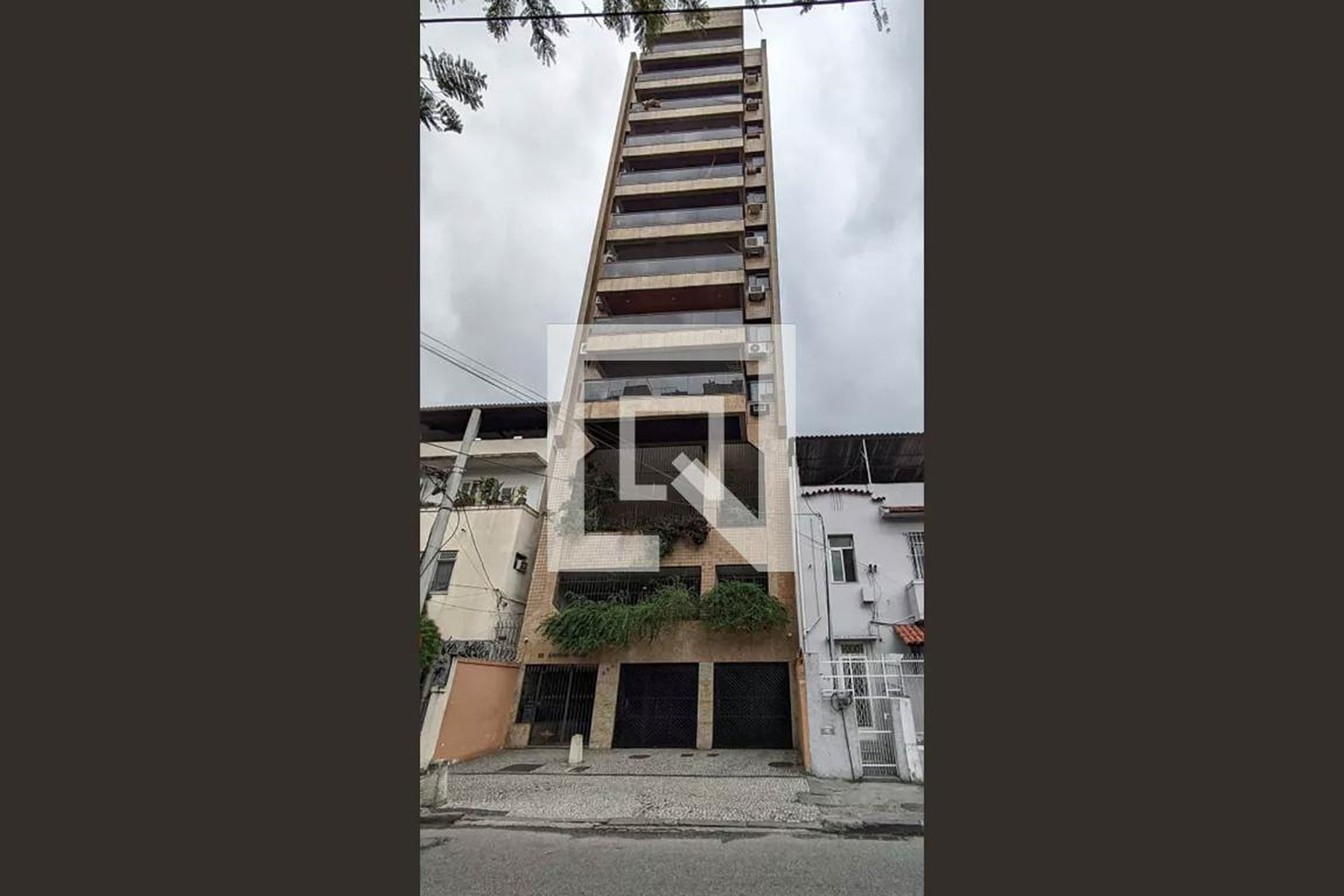 Fachada Condomínio em Rua Maxwell, 364